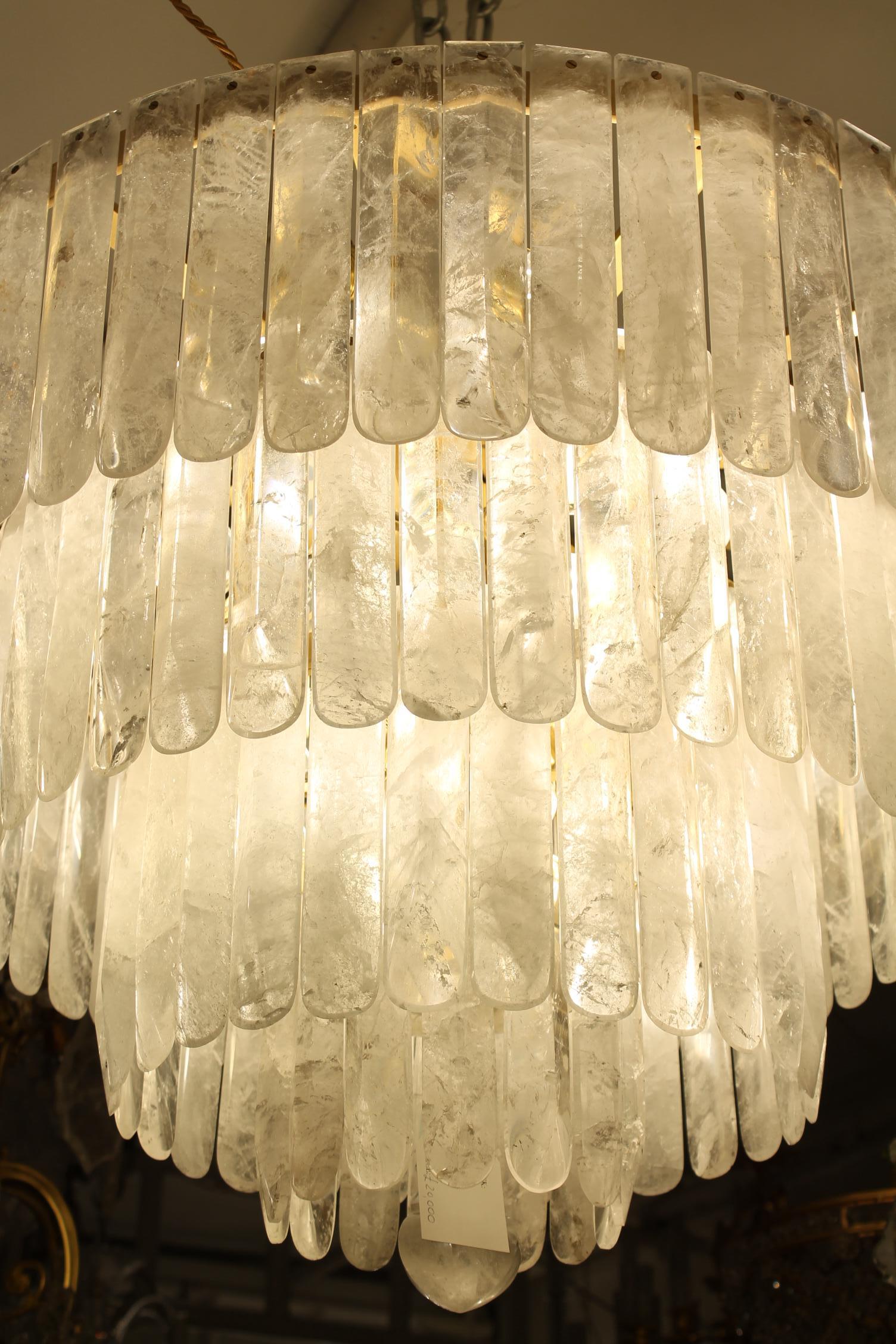 Un bellissimo lampadario a 4 livelli in cristallo di rocca in vendita 5