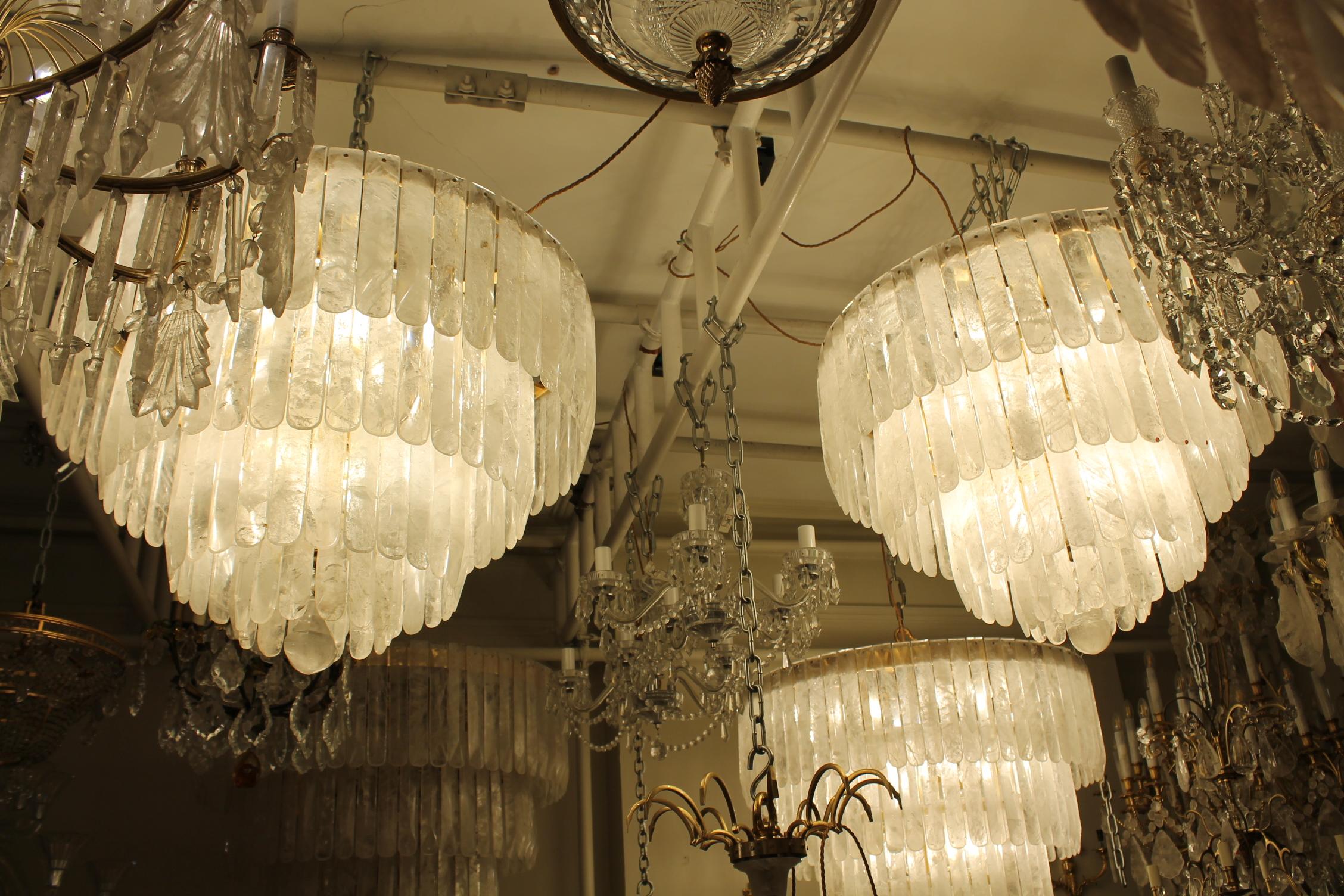 Un bellissimo lampadario a 4 livelli in cristallo di rocca in vendita 7