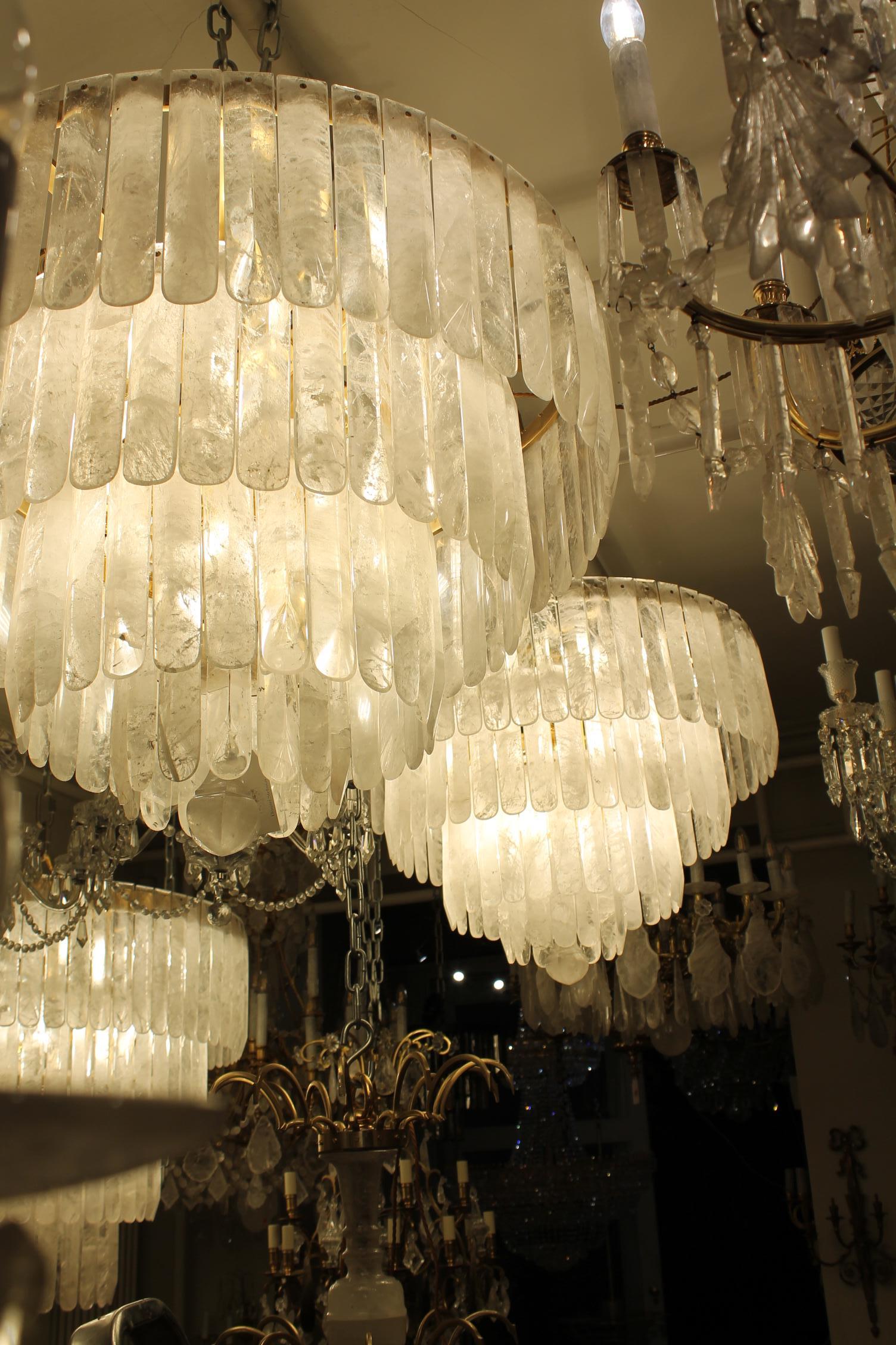 Un bellissimo lampadario a 4 livelli in cristallo di rocca in vendita 3