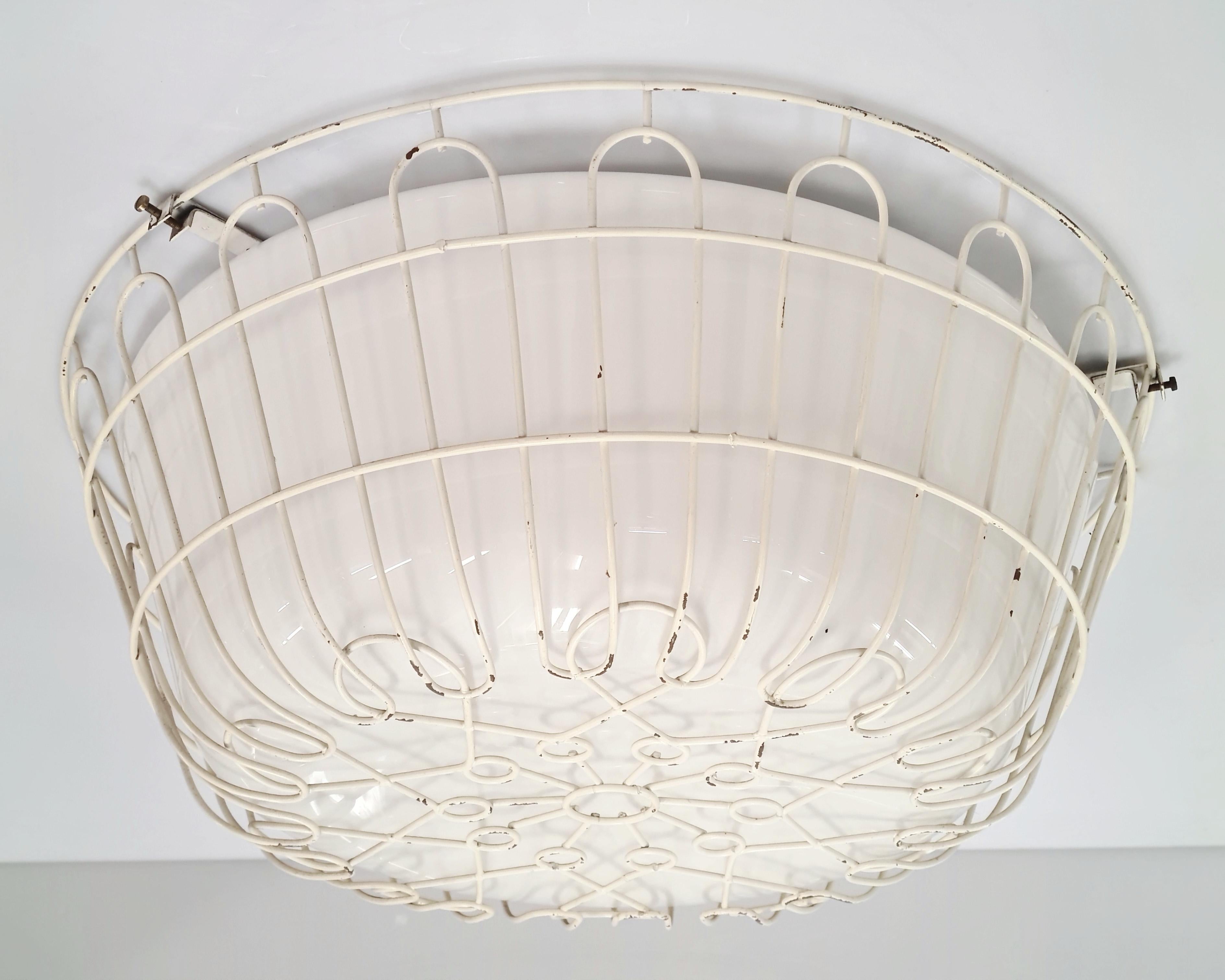 Finlandais Magnifique et vivante lampe de plafond Lisa Johansson-Papé, modèle 71-115, Orno, années 1950 en vente