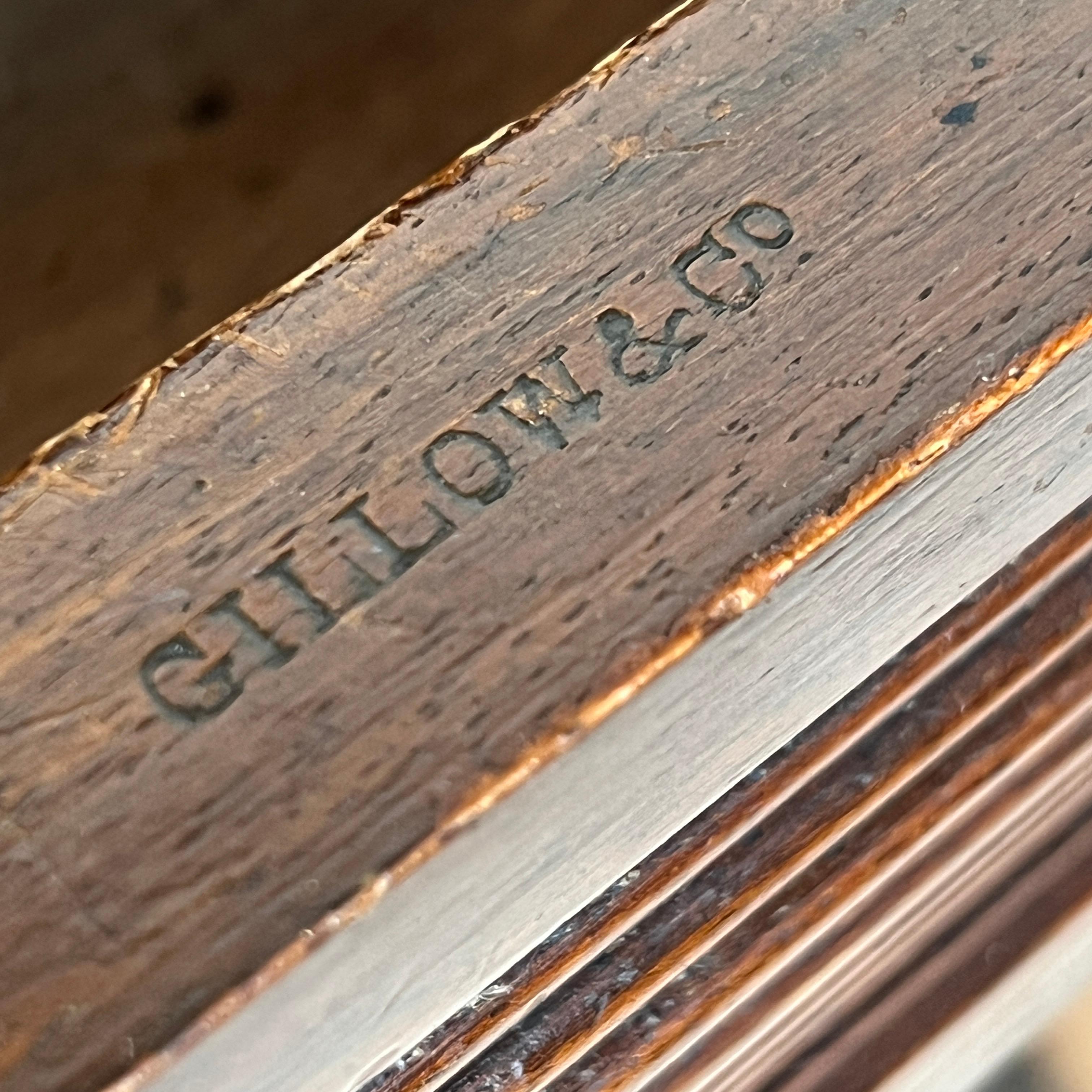 Eine schöne und seltene Gillow & Co. Mahagoni-Bibliotheksschreibtisch mit gebrochener Front, um 1870 im Angebot 2