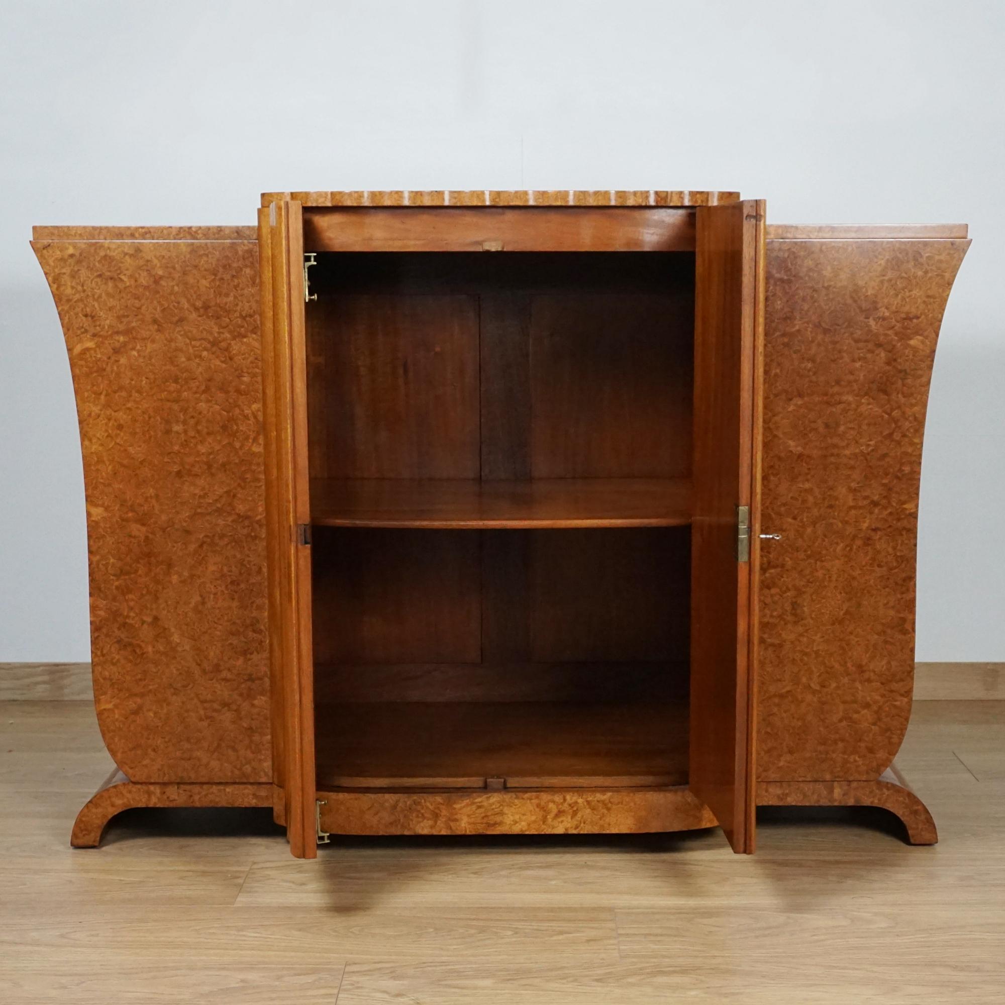 Quercia Una bellissima credenza Art Deco di Waring & Gillow in vendita