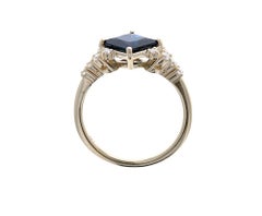 Bellissimo anello di fidanzamento con zaffiro blu e diamante in oro giallo, squisito
