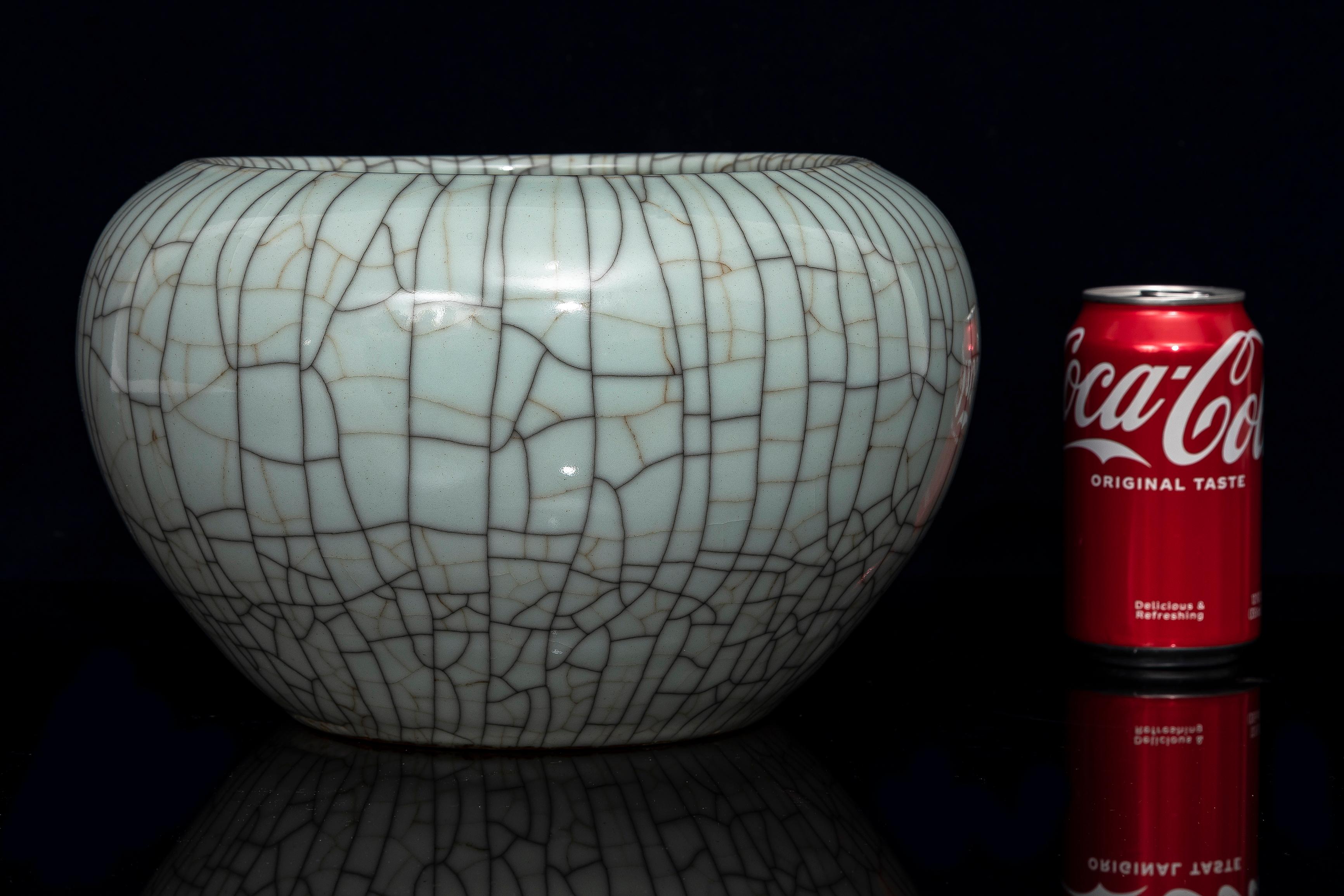 Qing A Beautiful Chinese Celadon Crackle Ge Ware Bowl or Centerpiece For Sale