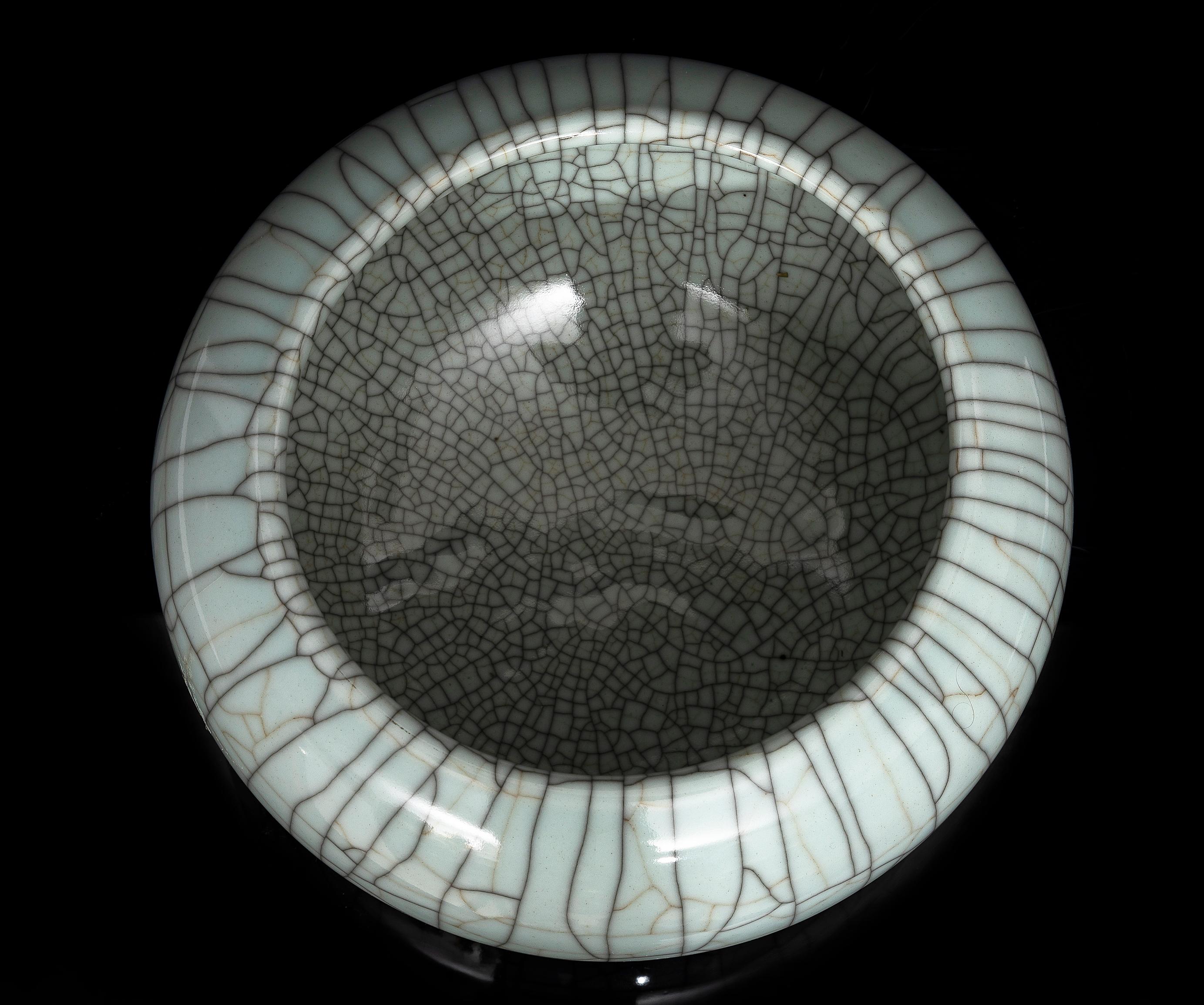 A Beautiful Chinese Celadon Crackle Ge Ware Bowl or Centerpiece In Good Condition For Sale In New York, NY