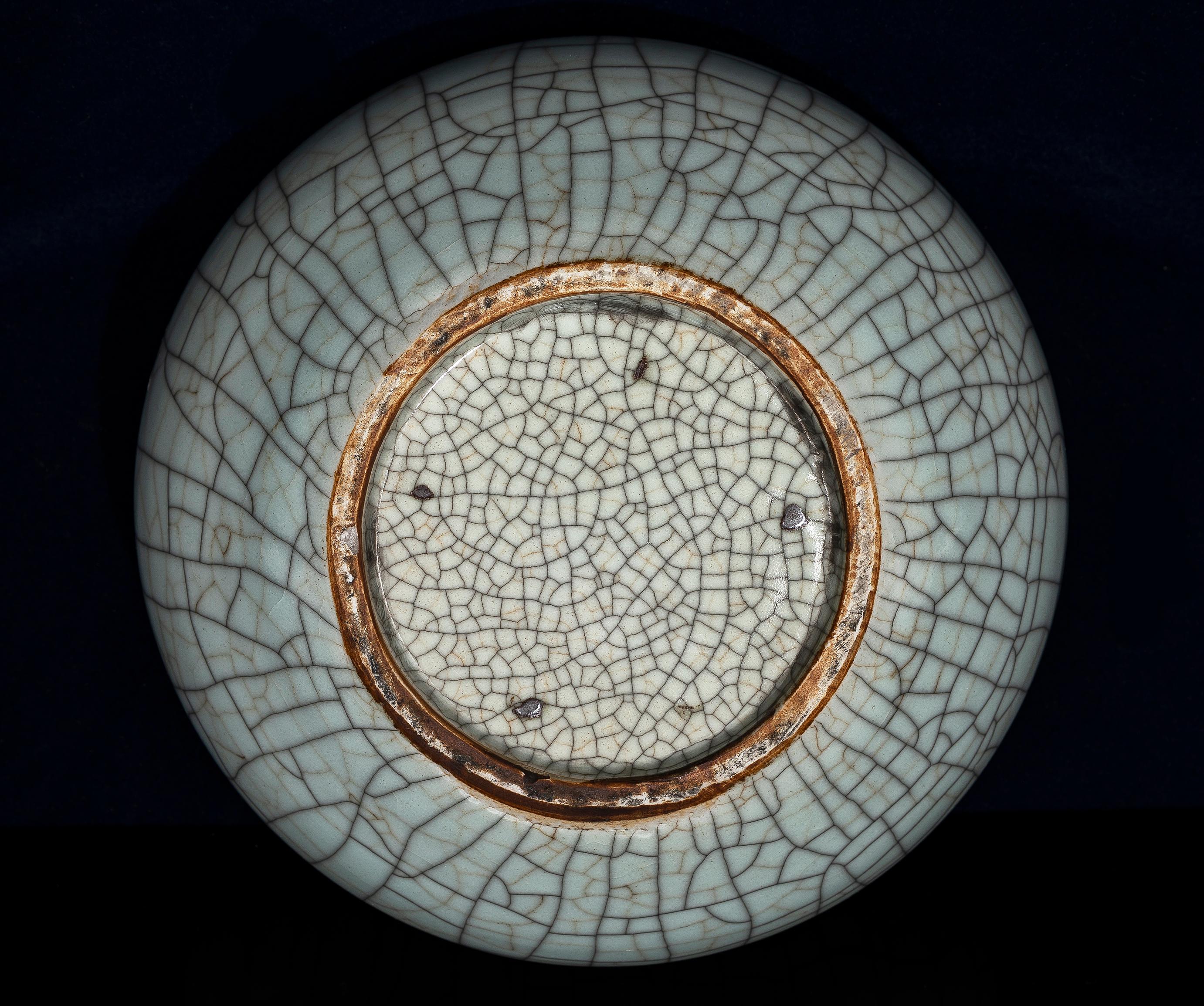 Early 20th Century A Beautiful Chinese Celadon Crackle Ge Ware Bowl or Centerpiece For Sale