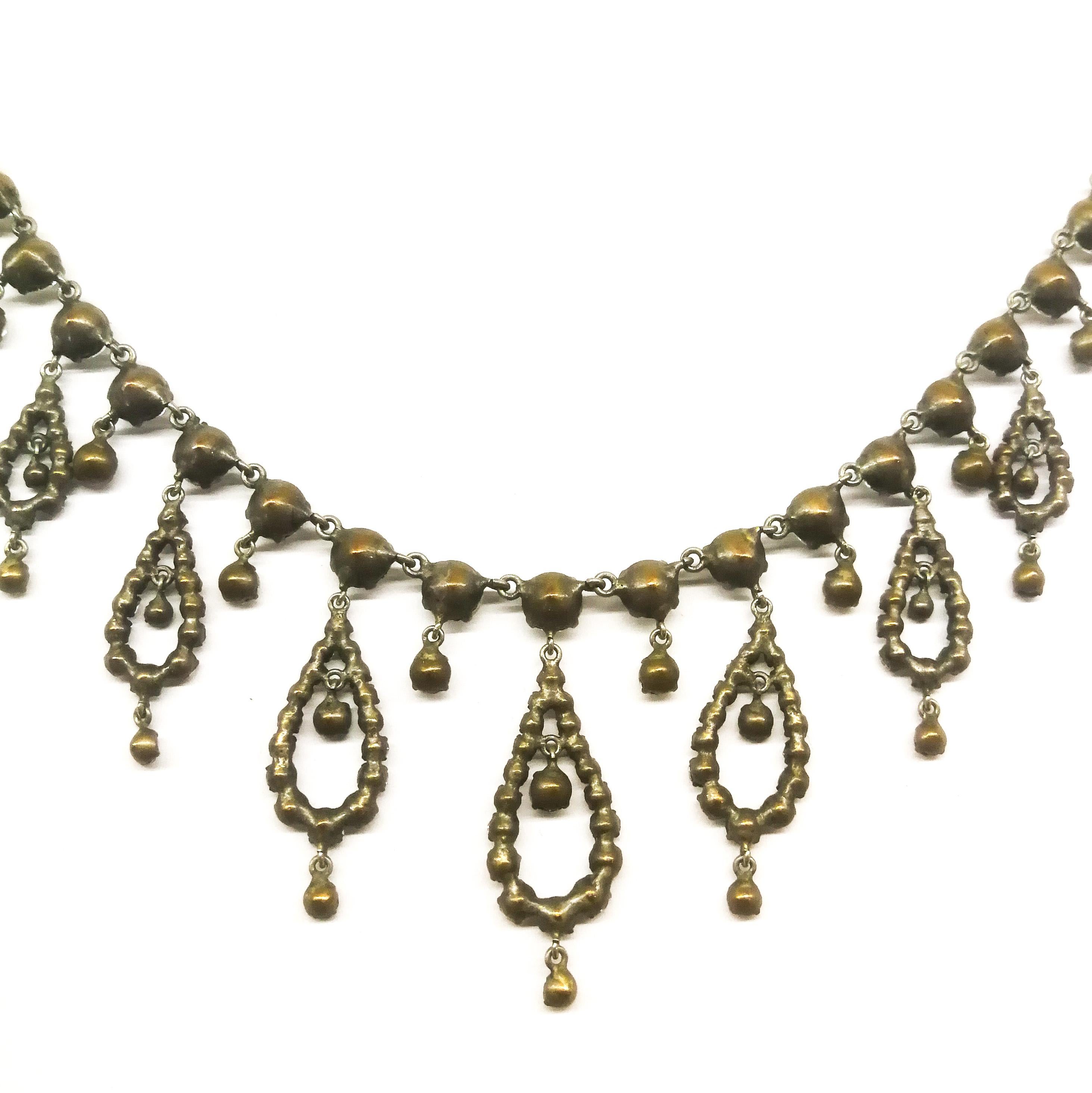 A beautiful clear paste festoon necklace, with graduated drops, French, 1910/20. 3
