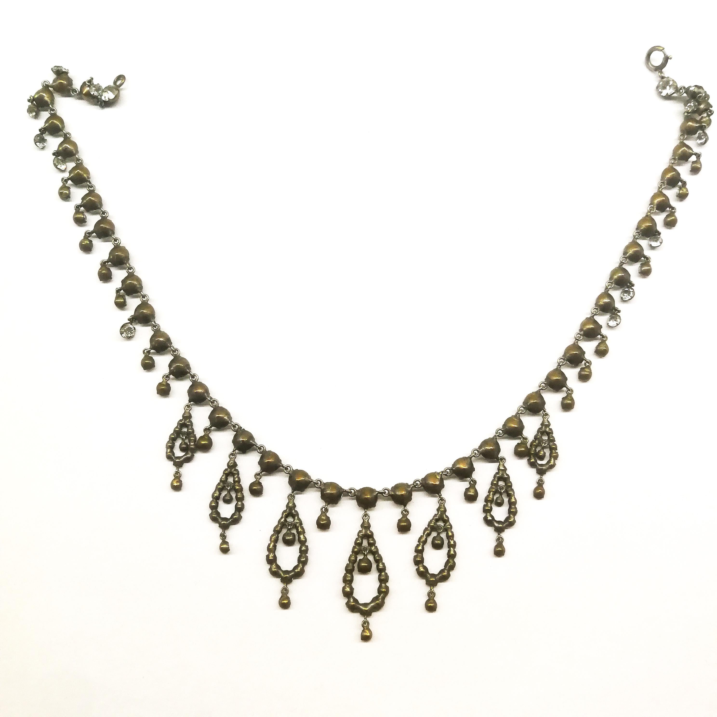 A beautiful clear paste festoon necklace, with graduated drops, French, 1910/20. 4