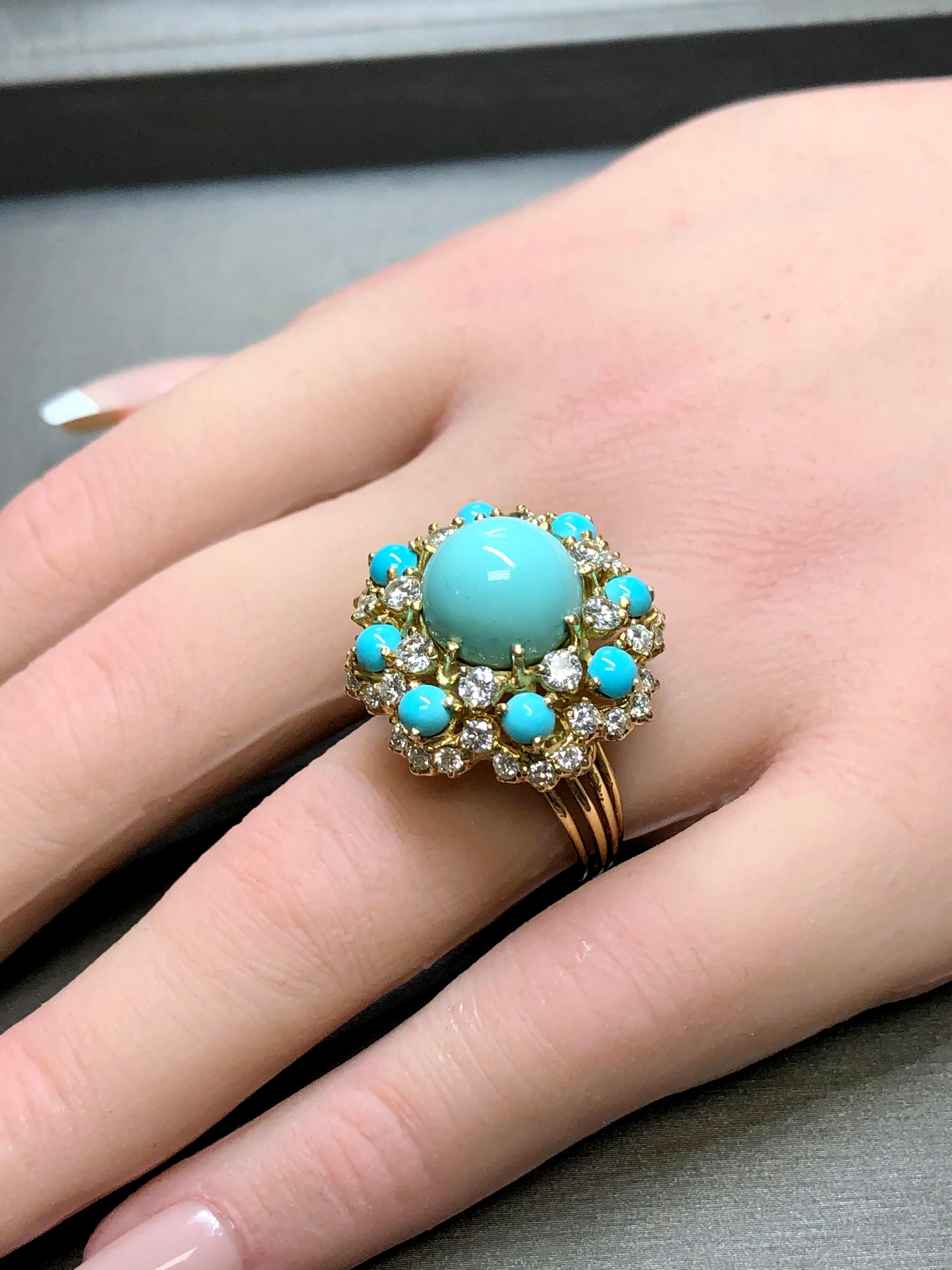 A beautiful cocktail ring crafted in 18K yellow gold comprised of natural caboch For Sale 4