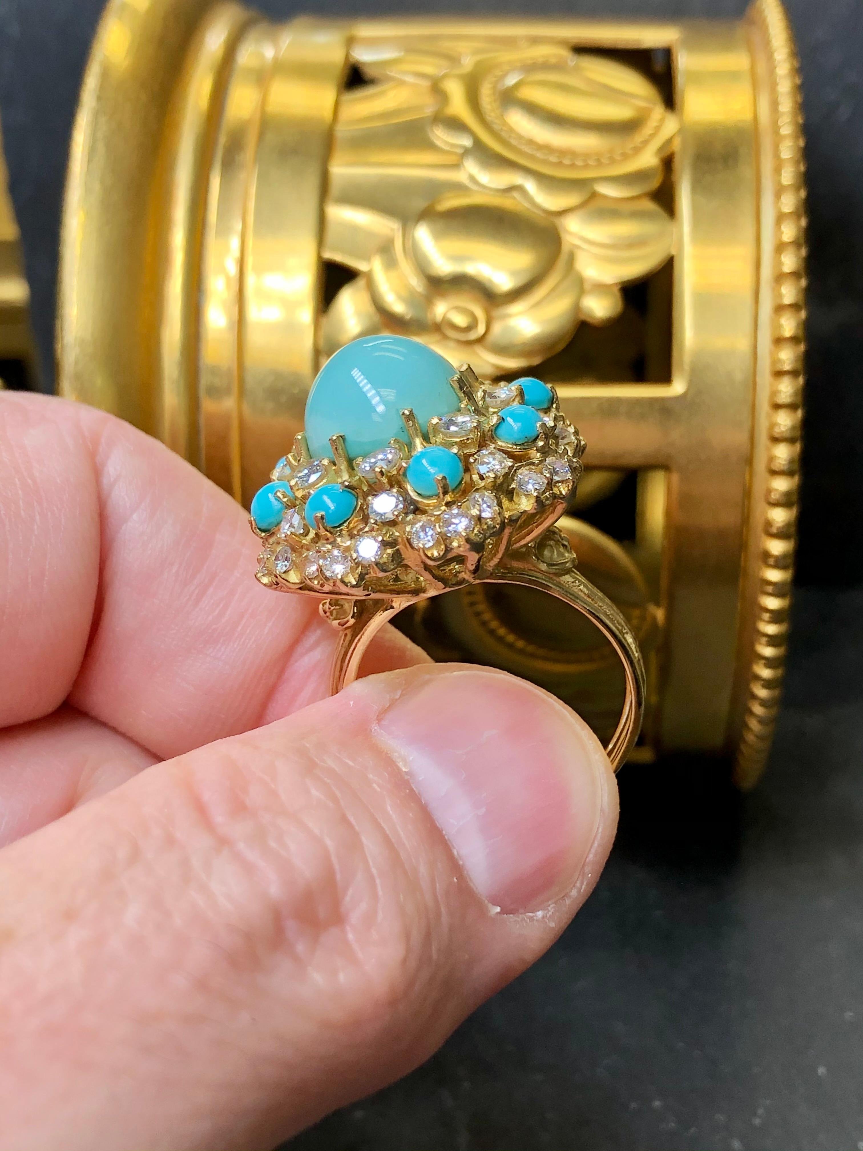 Women's or Men's A beautiful cocktail ring crafted in 18K yellow gold comprised of natural caboch For Sale