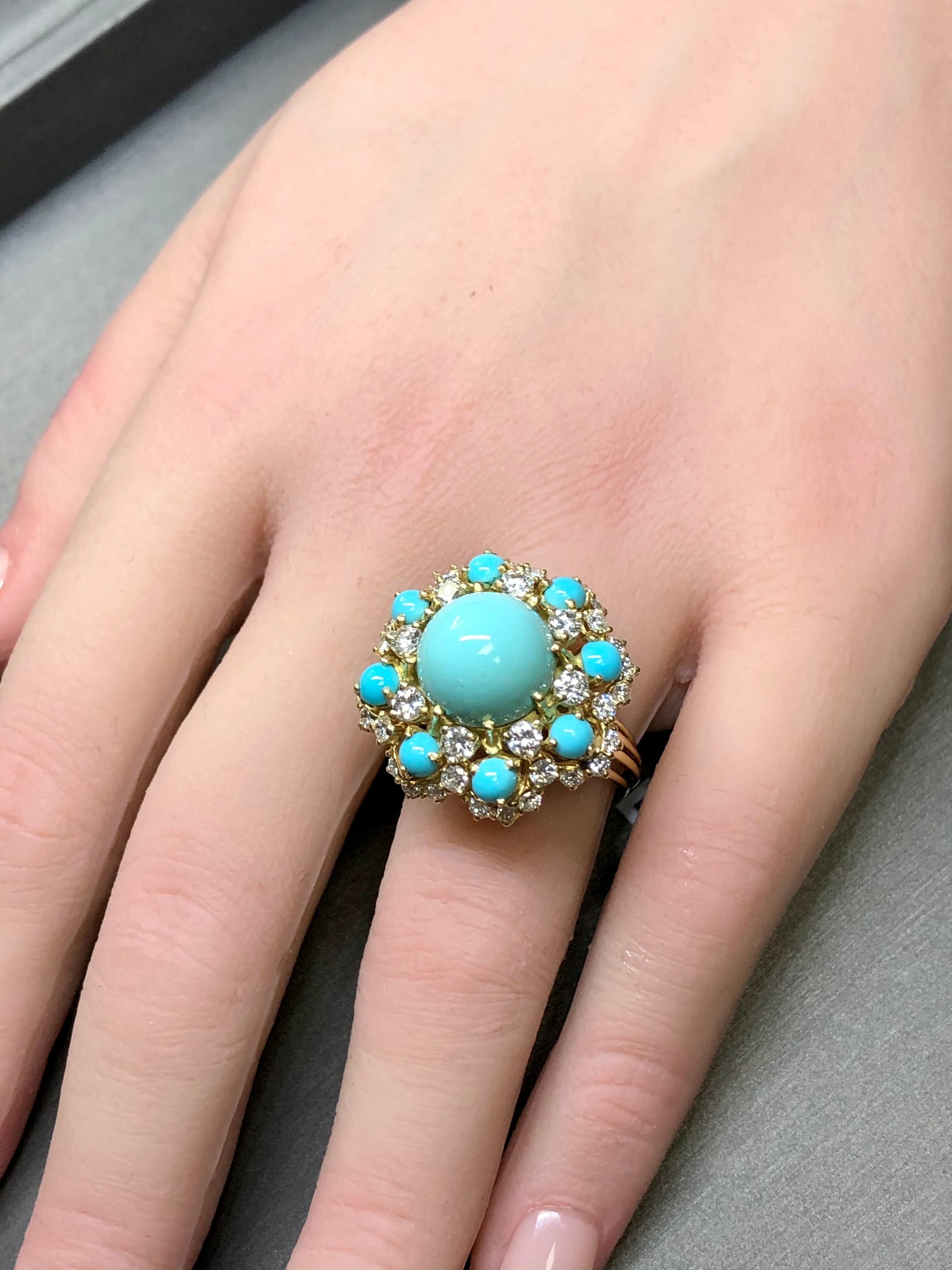 A beautiful cocktail ring crafted in 18K yellow gold comprised of natural caboch For Sale 3