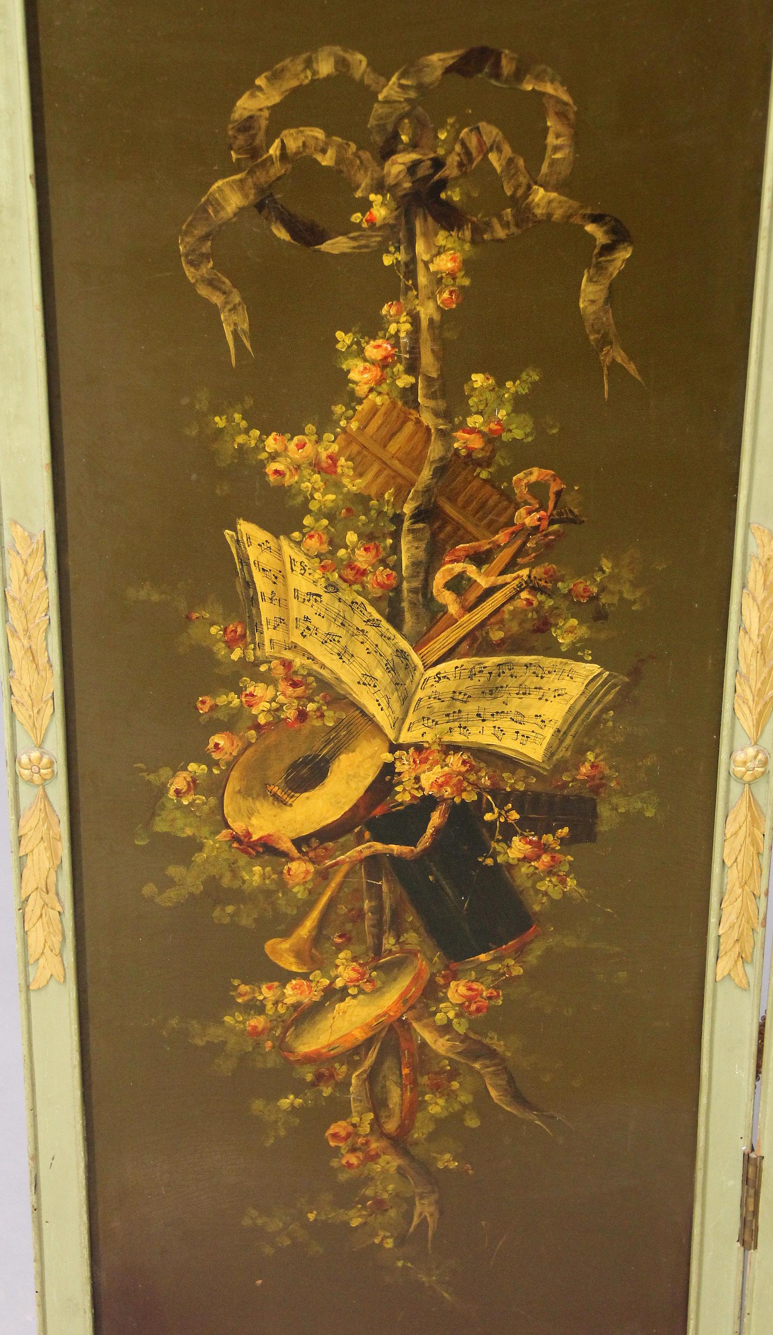 French A Beautiful Early 20th Century Gilt and Painted Wood Three Panel Floor Screen For Sale