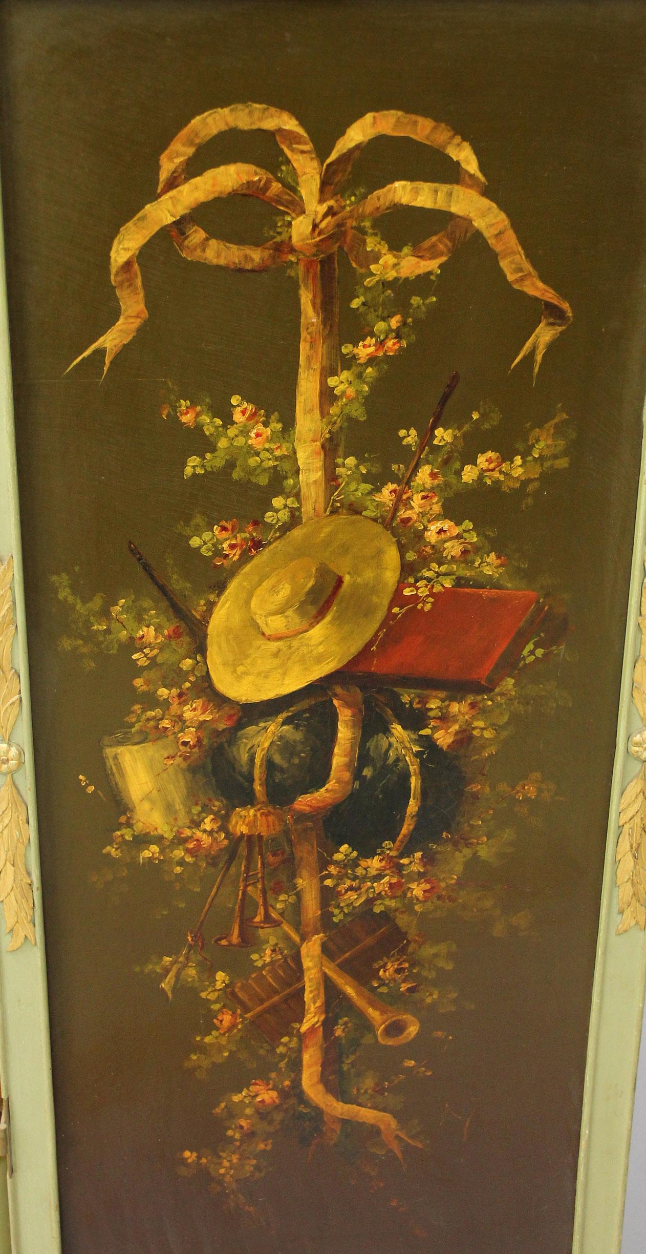 A Beautiful Early 20th Century Gilt and Painted Wood Three Panel Floor Screen In Good Condition For Sale In Long Island City, NY