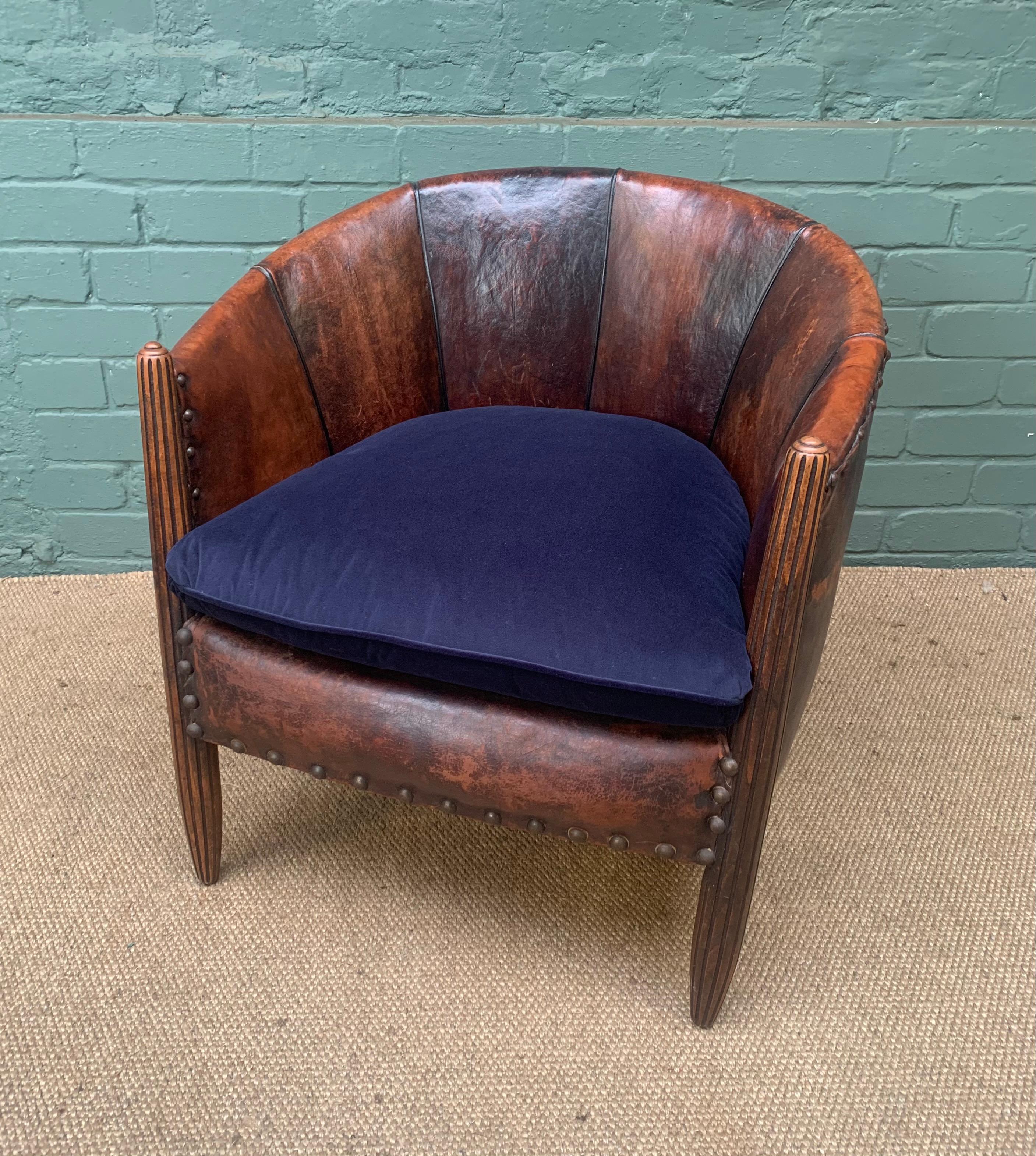 Leather A Beautiful French Club Chair att Paul Follot (1877-1941)