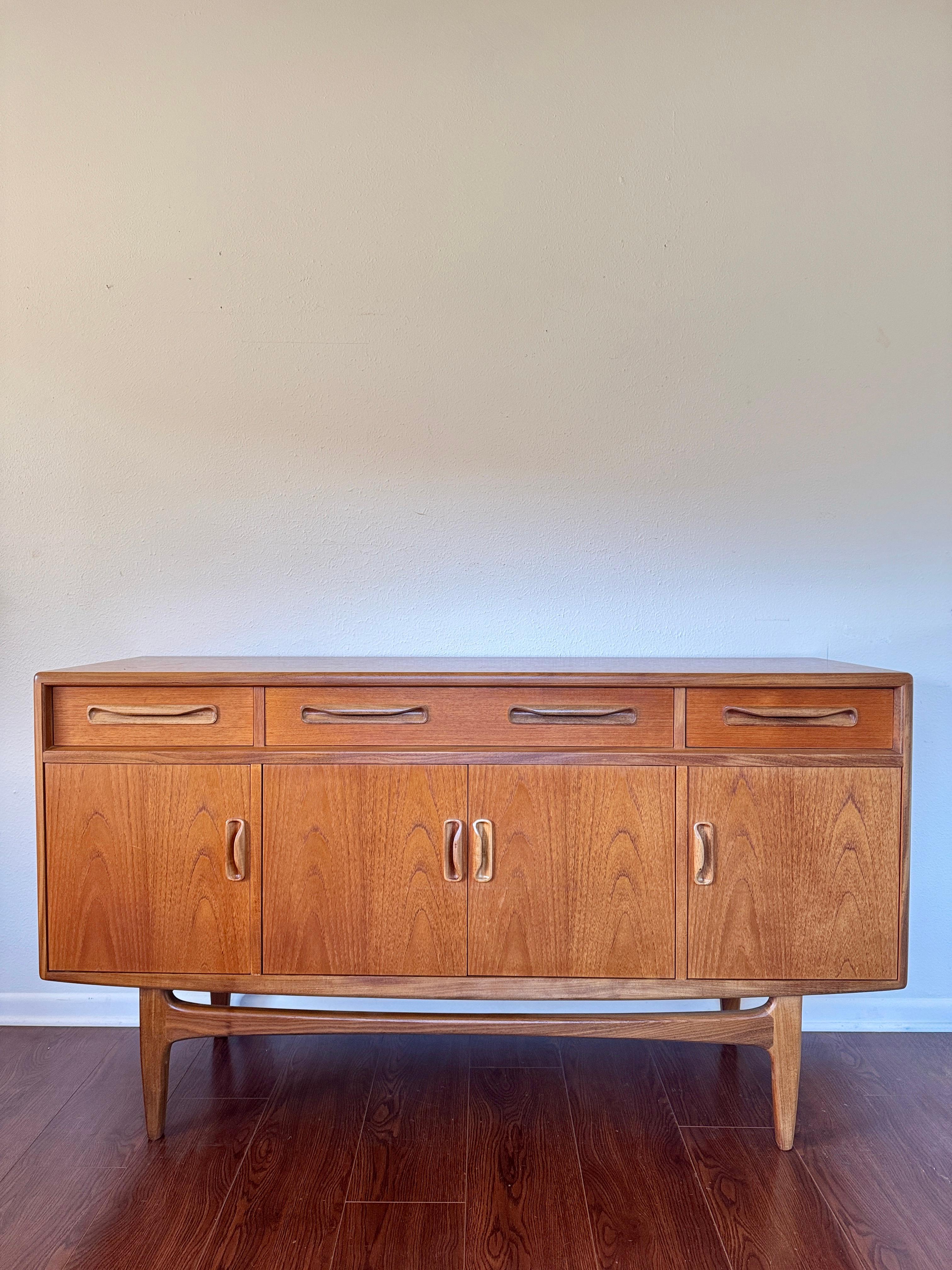 A beautiful G Plan sideboard signed by Ib Kofod Larsen, circa 1960s 3