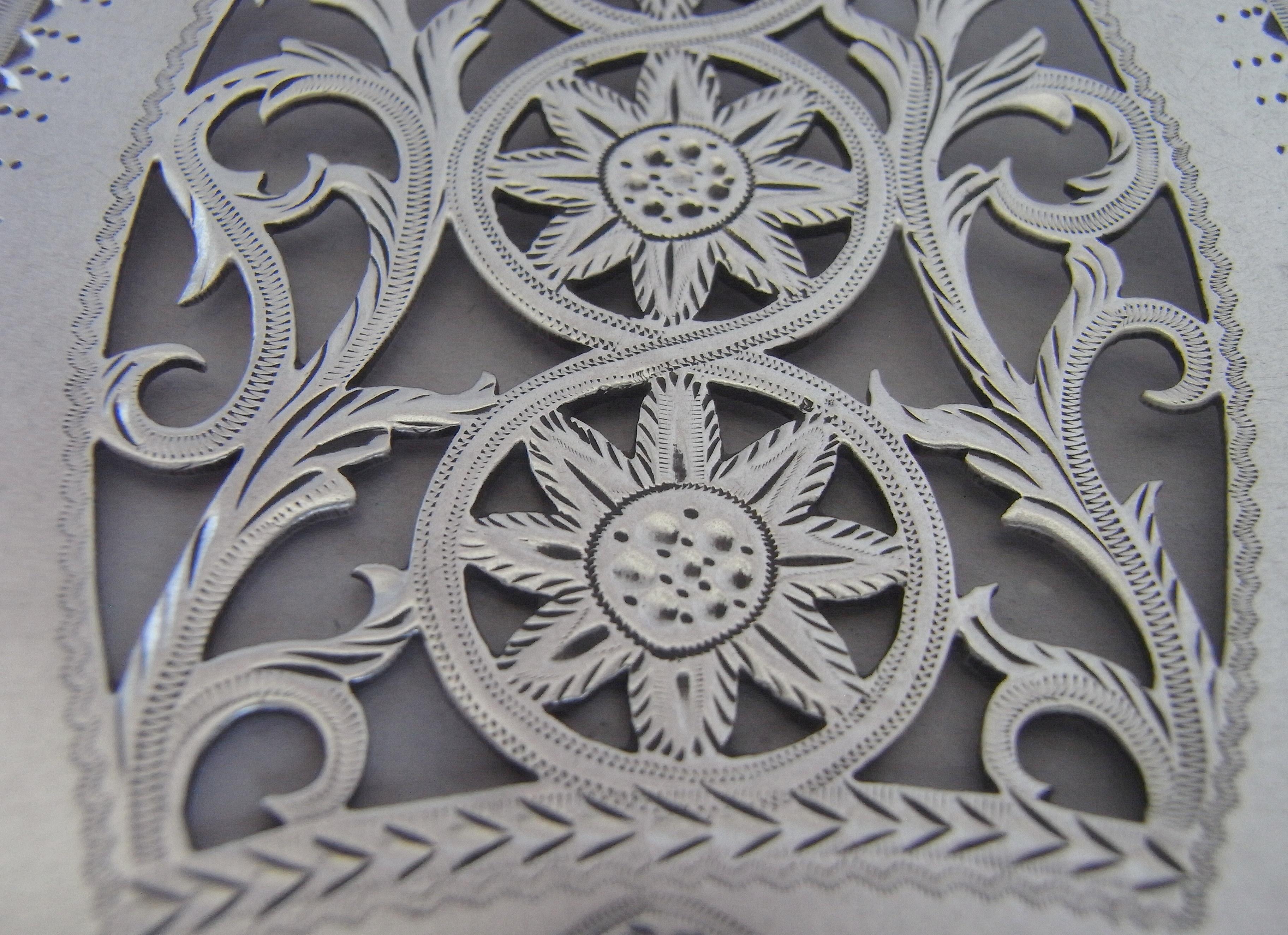 A beautiful George III Serving Slice made in London in 1786 by Robert Hennell

This beautiful example displays a navette shaped blade pierced with a band of raying flower heads in roundels, surrounded by trailing foliate scroll work.  The blade is