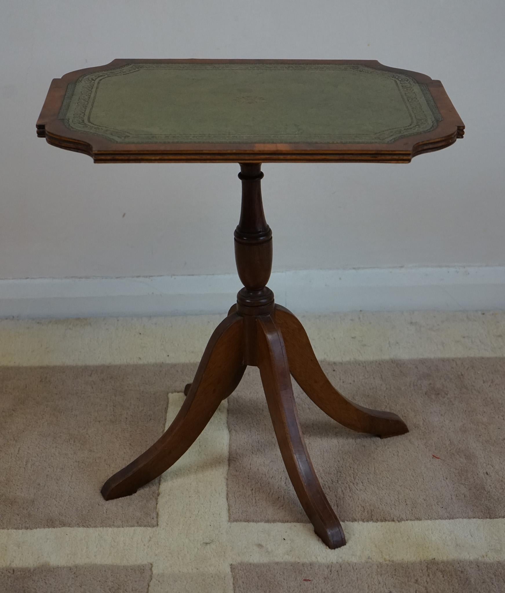 Beautiful Georgian Style Wine Table Made by Bevan Funnell Reprodux 4