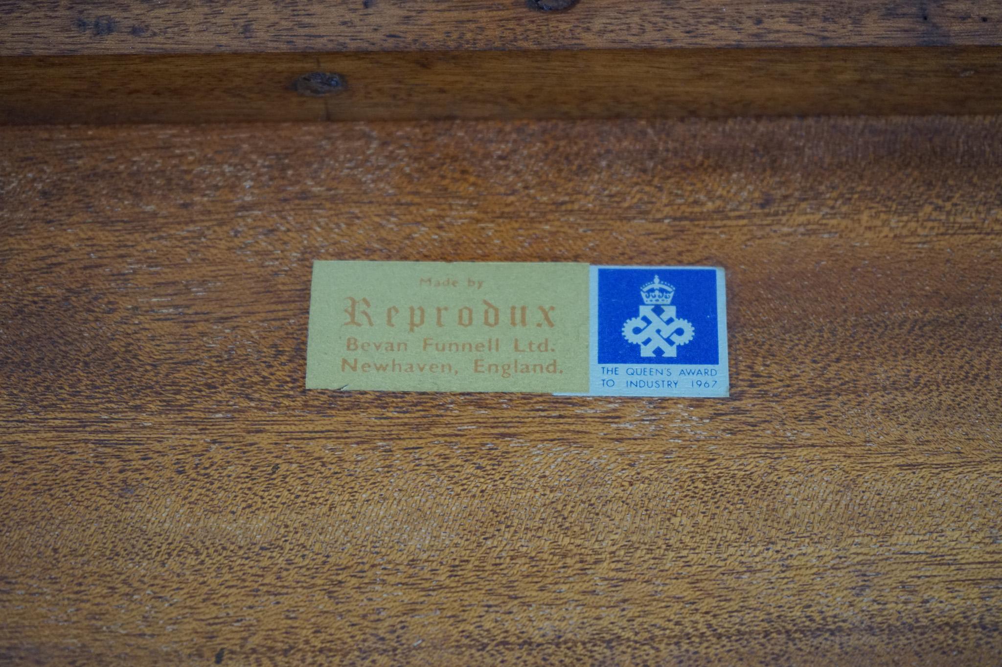Beautiful Georgian Style Wine Table Made by Bevan Funnell Reprodux 5