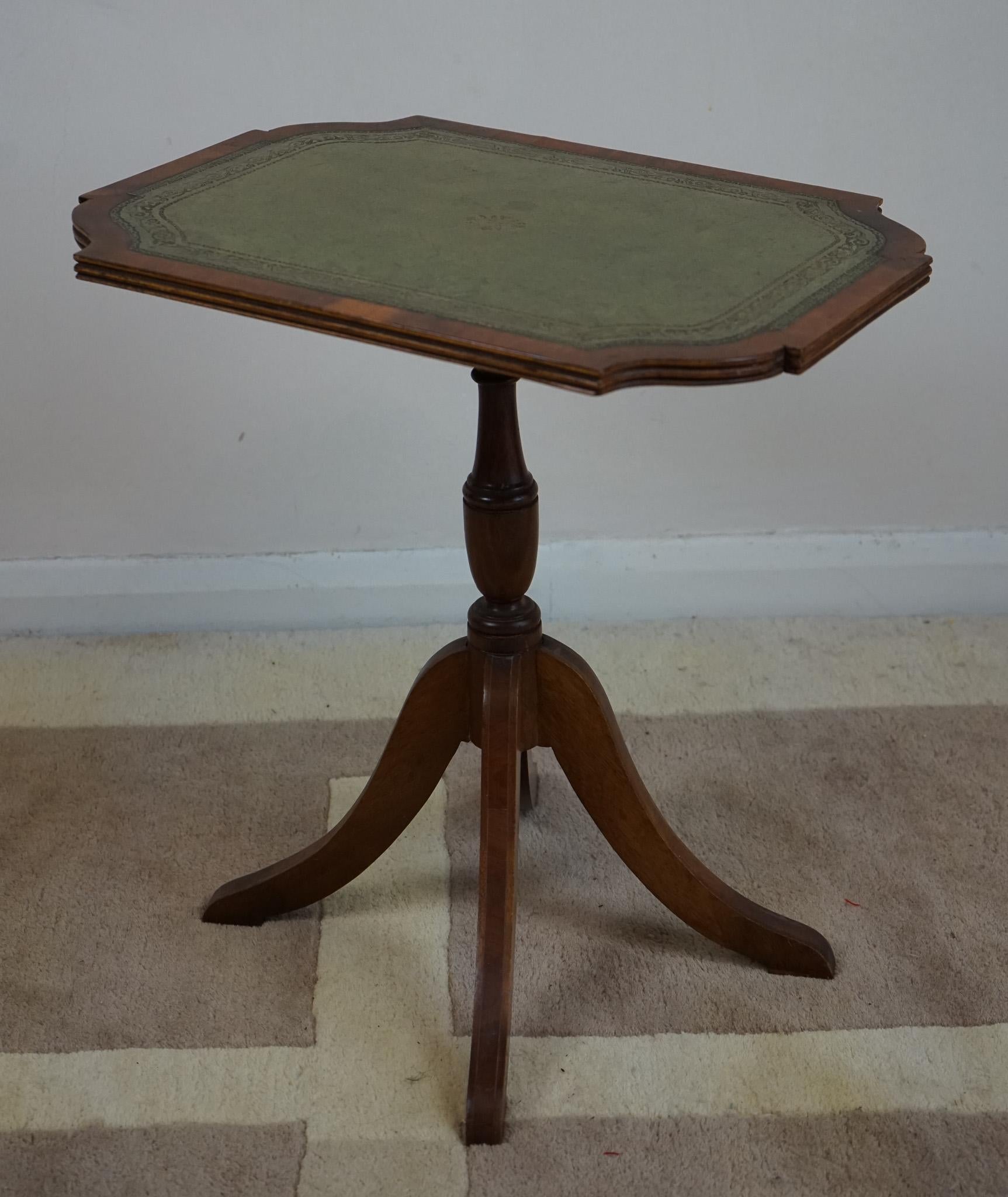 British Beautiful Georgian Style Wine Table Made by Bevan Funnell Reprodux