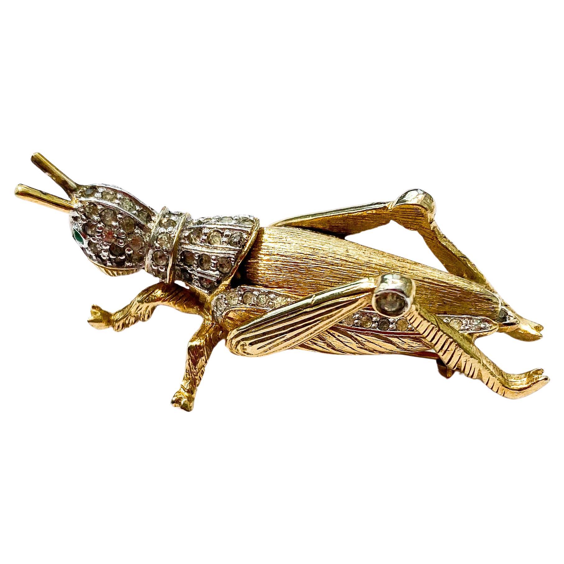 Une belle broche Grasshopper en pâte dorée et transparente, Nettie Rosenstein, années 1960. en vente