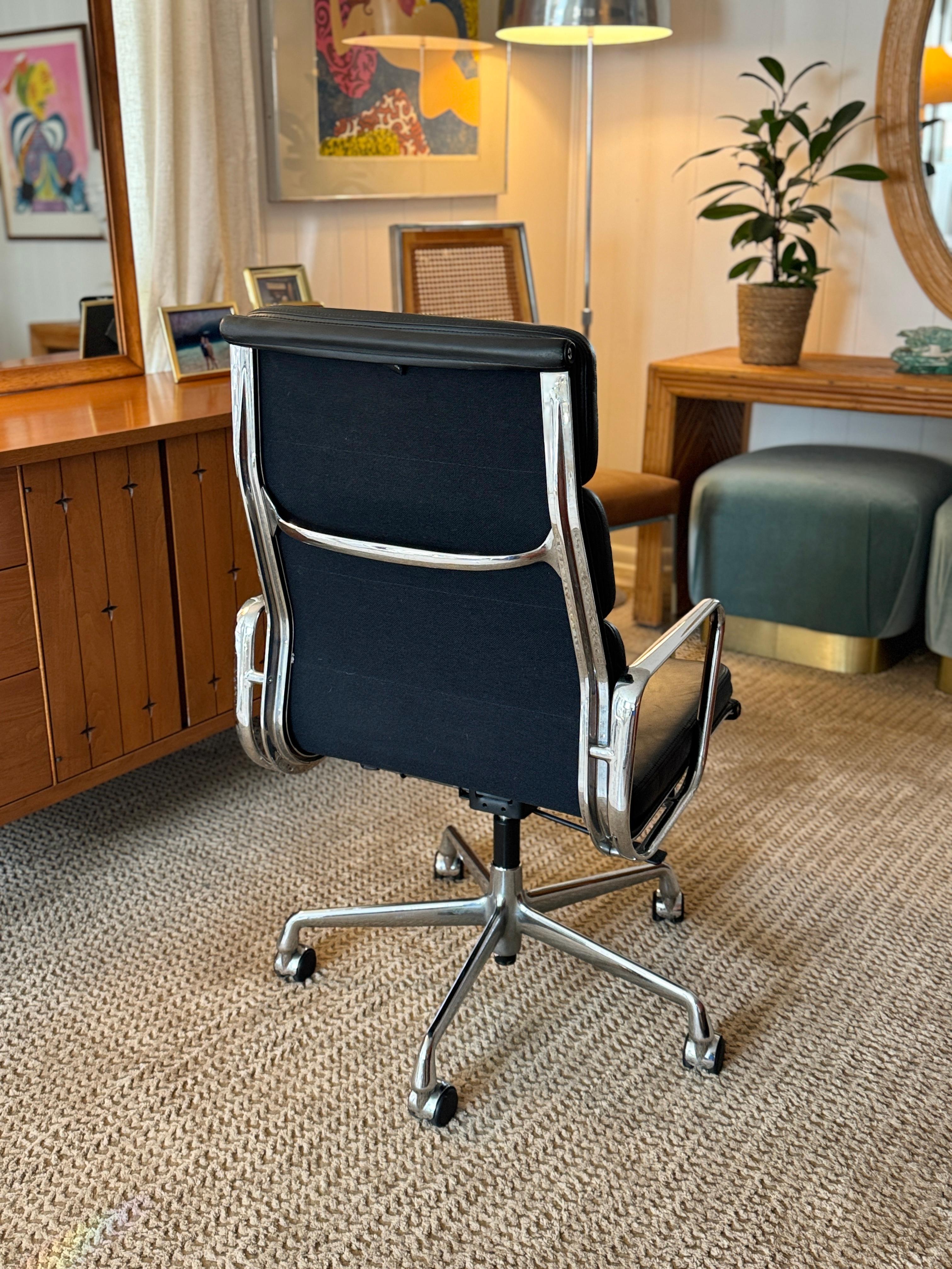 A beautiful high back softpad office chair by Charles Eames for Vitra 5