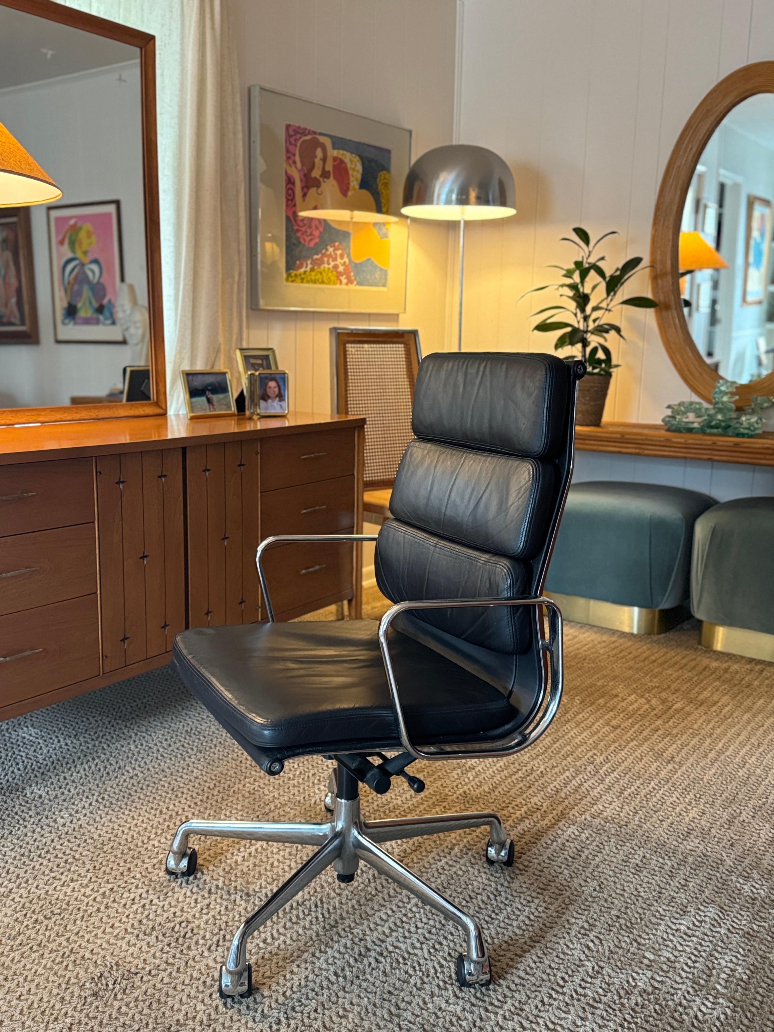 Who makes Vitra?
