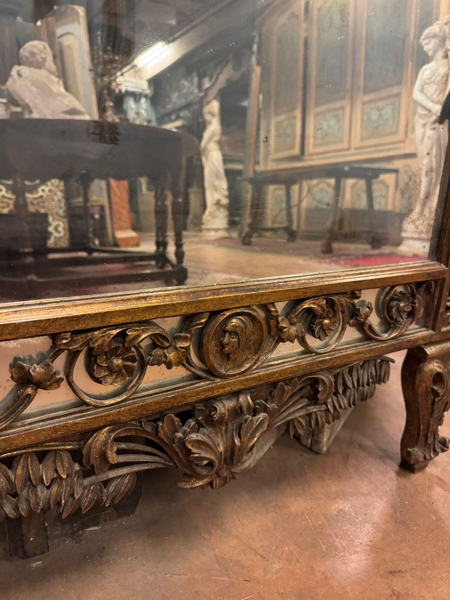 A beautiful, highly valuable Neoclassical mirror gilded and carved, Italy For Sale 1