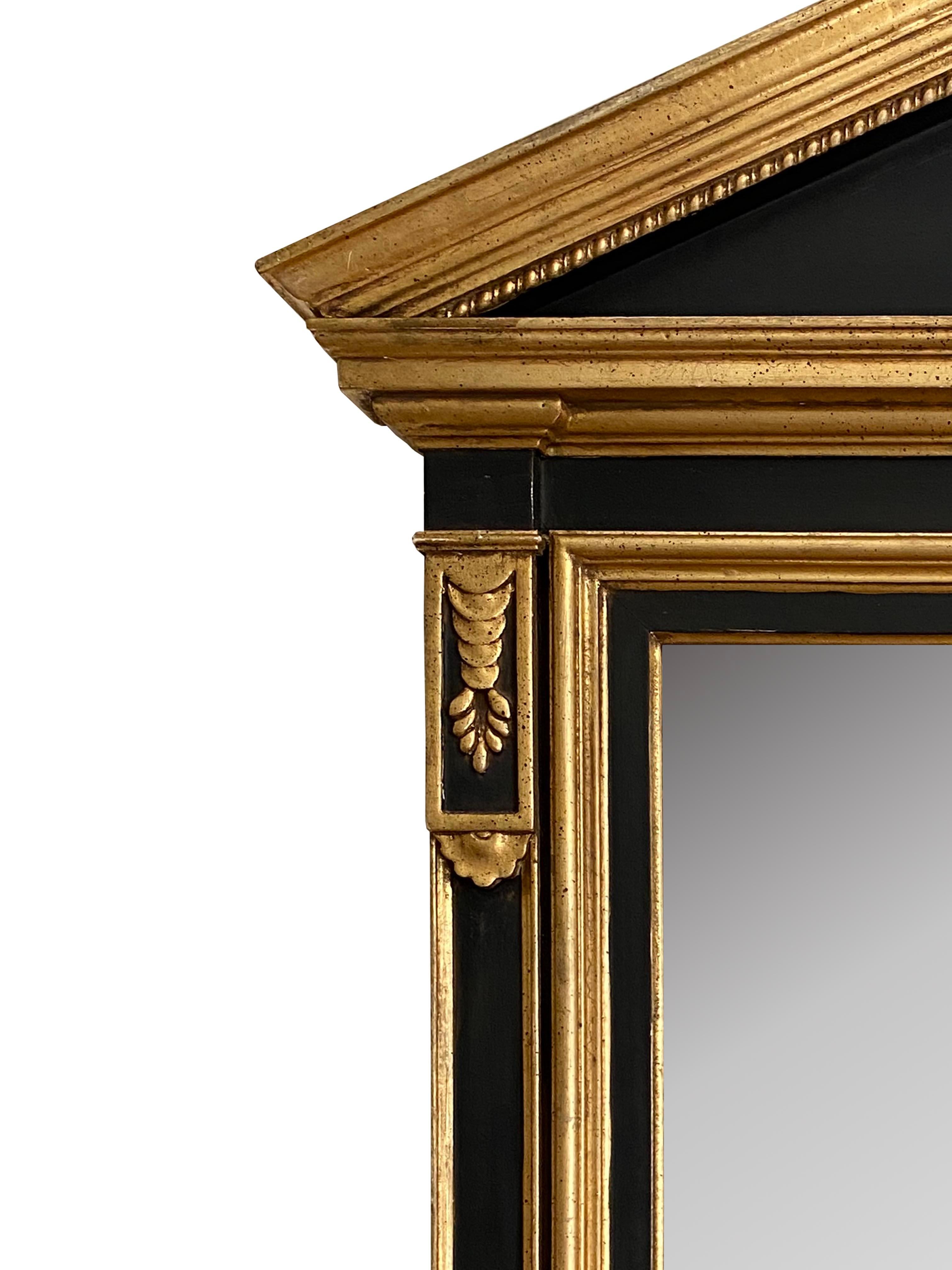 Ein schöner, großer neoklassischer italienischer Spiegel (Neoklassisch) im Angebot