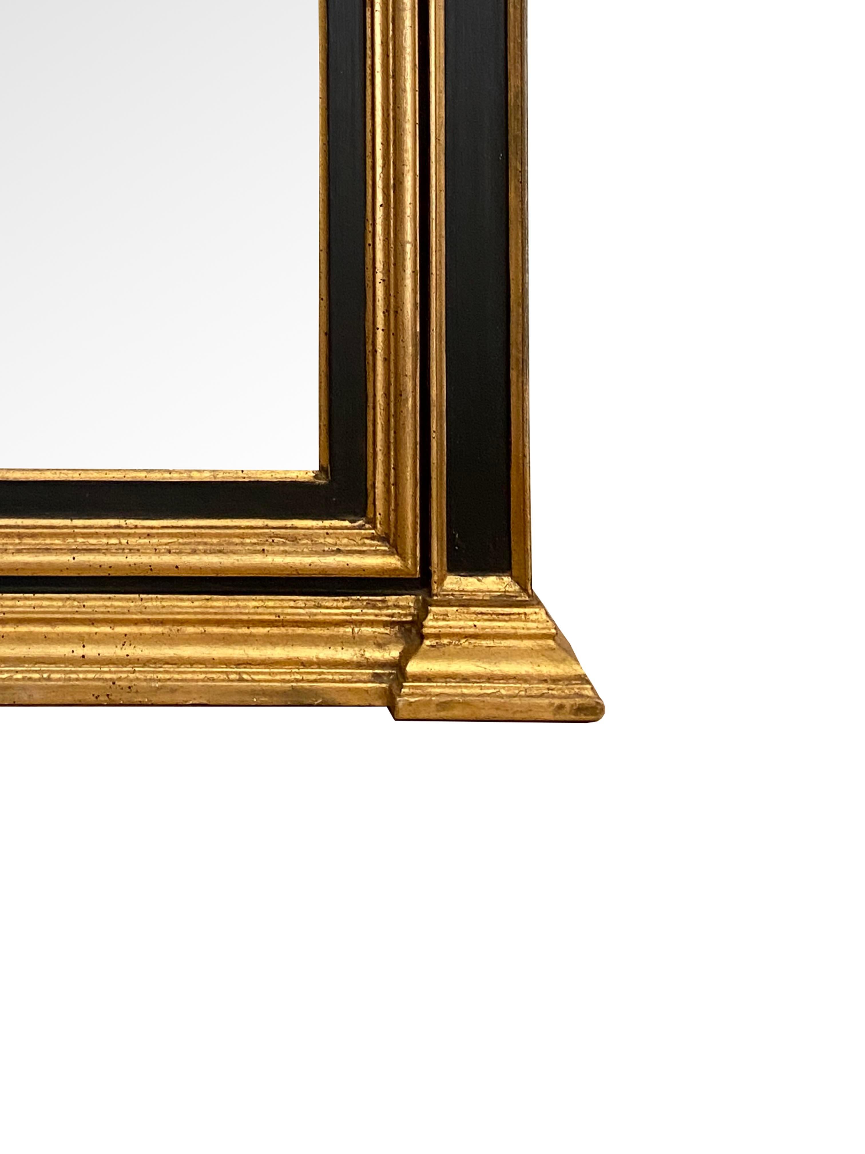 Ein schöner, großer neoklassischer italienischer Spiegel (20. Jahrhundert) im Angebot