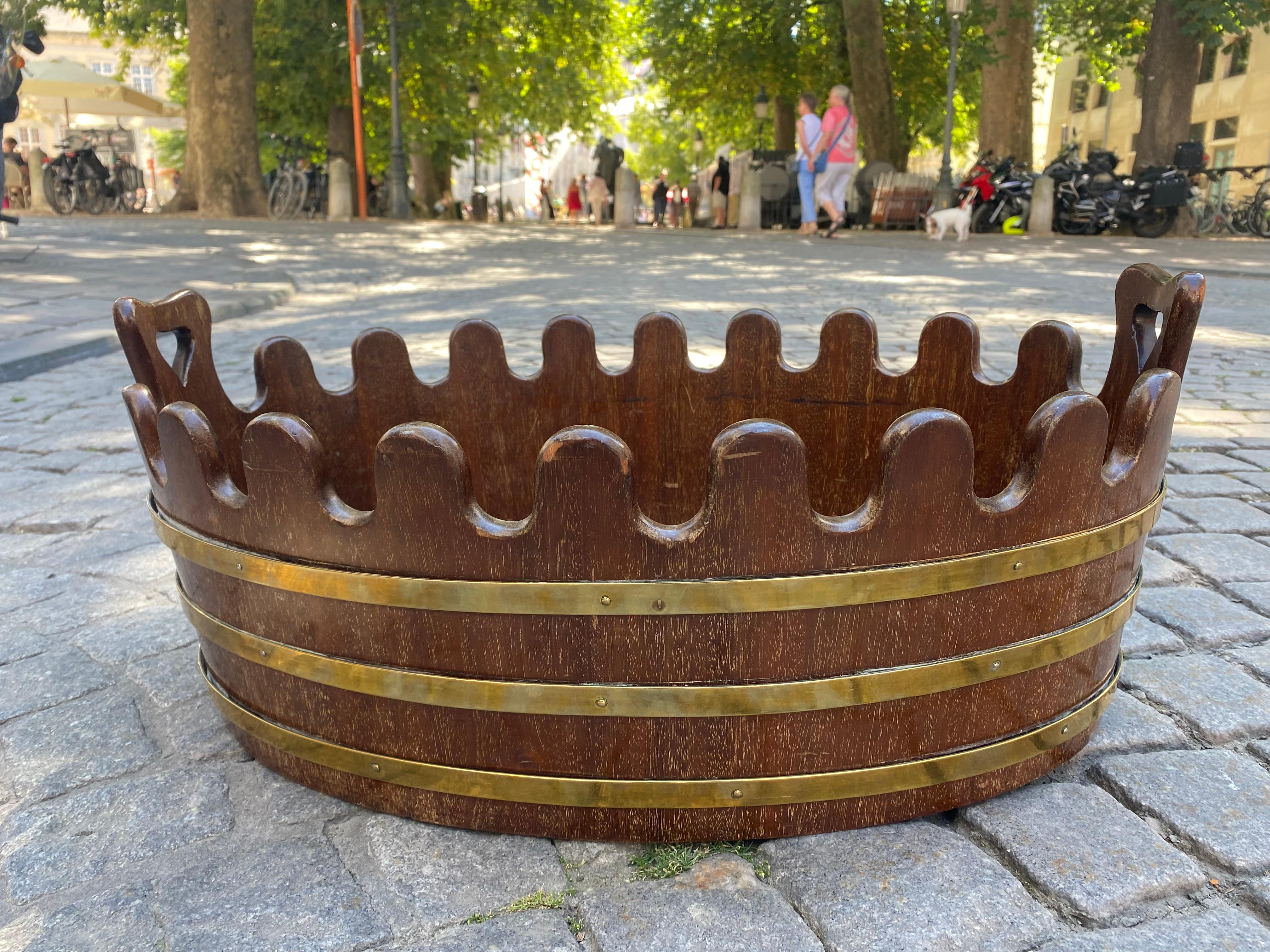 Beautiful Large Oval Mahogany and Brass Bound Monteith Wine Glass Cooler In Good Condition For Sale In Petworth,West Sussex, GB