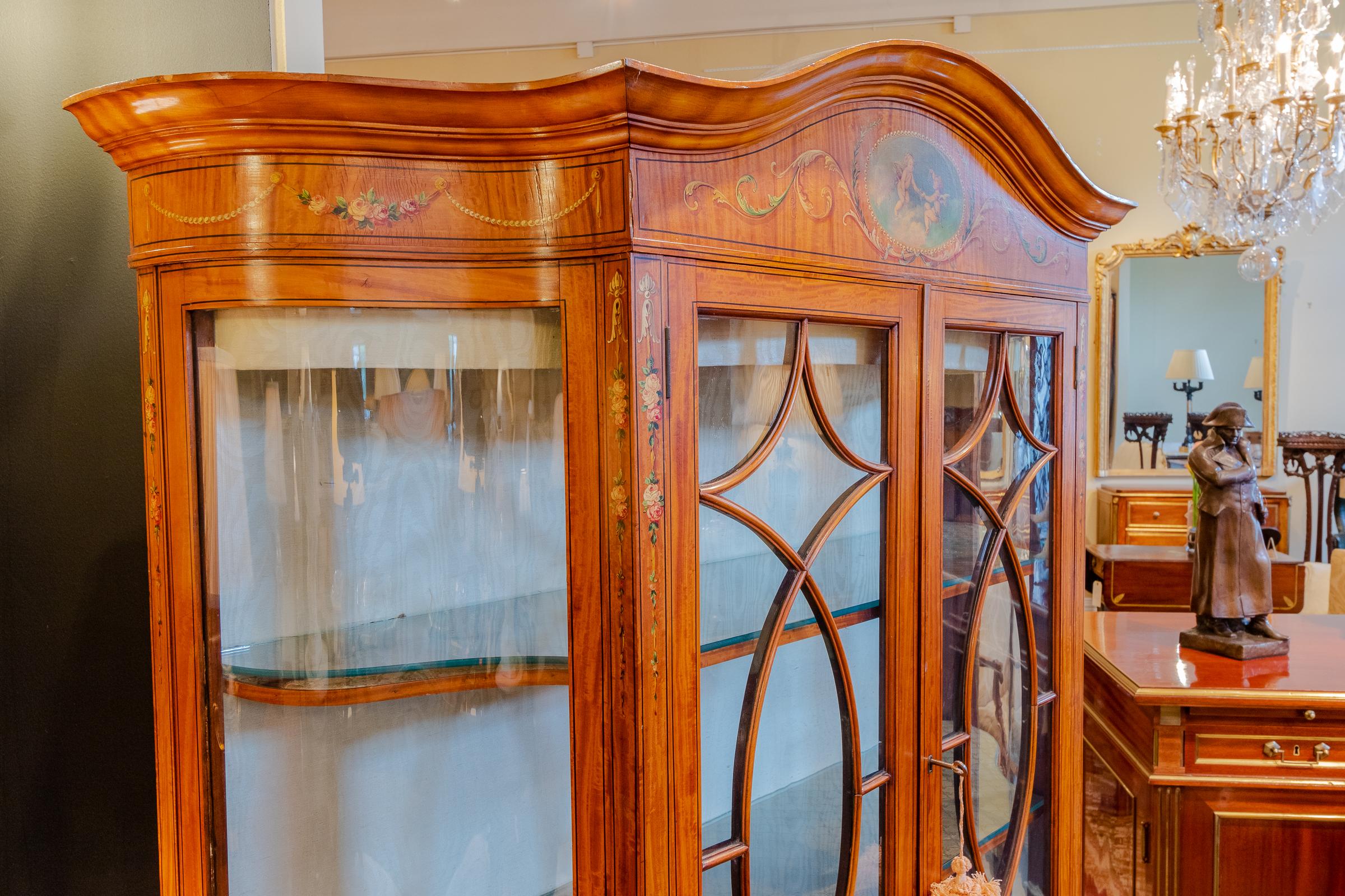 Hand-Painted Beautiful Late 19th Century Edwardian Satinwood Painted Vitrine