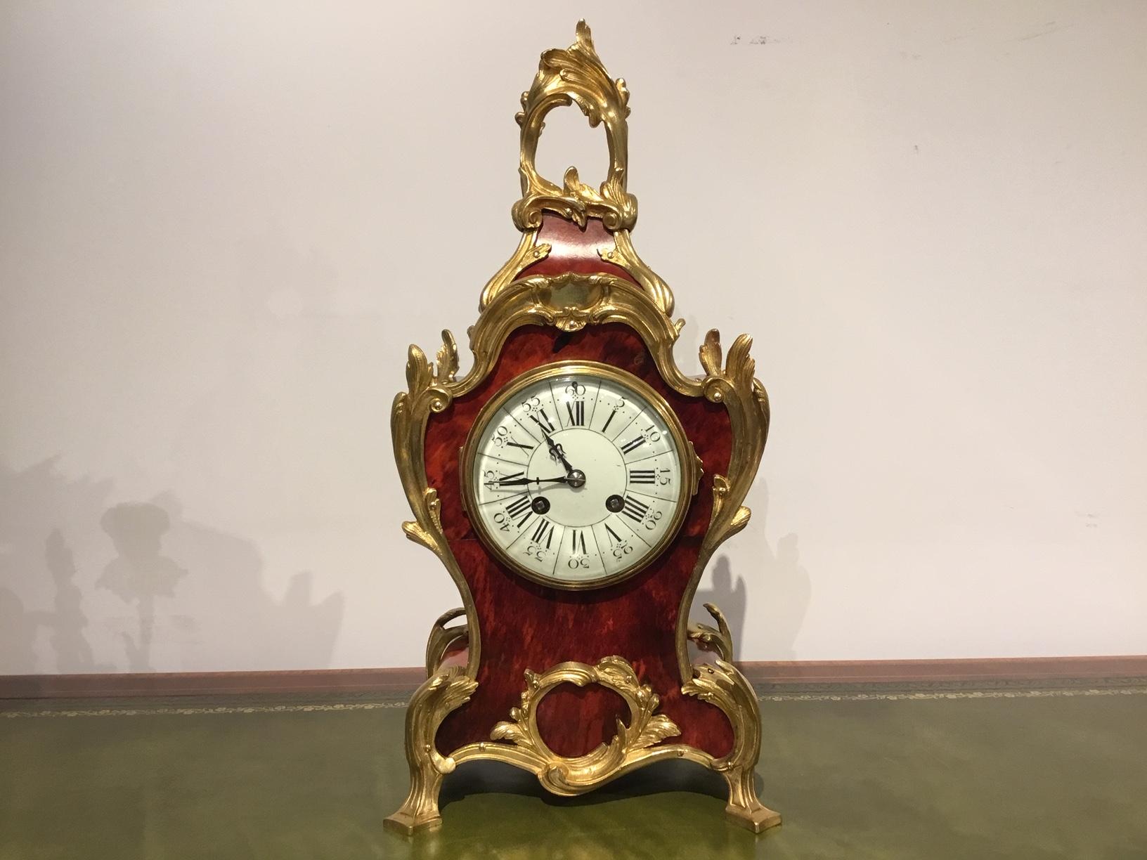 Beautiful Late 19th Century French Tortoise Shell and Ormolu Clock Garniture In Excellent Condition In Darwen, GB