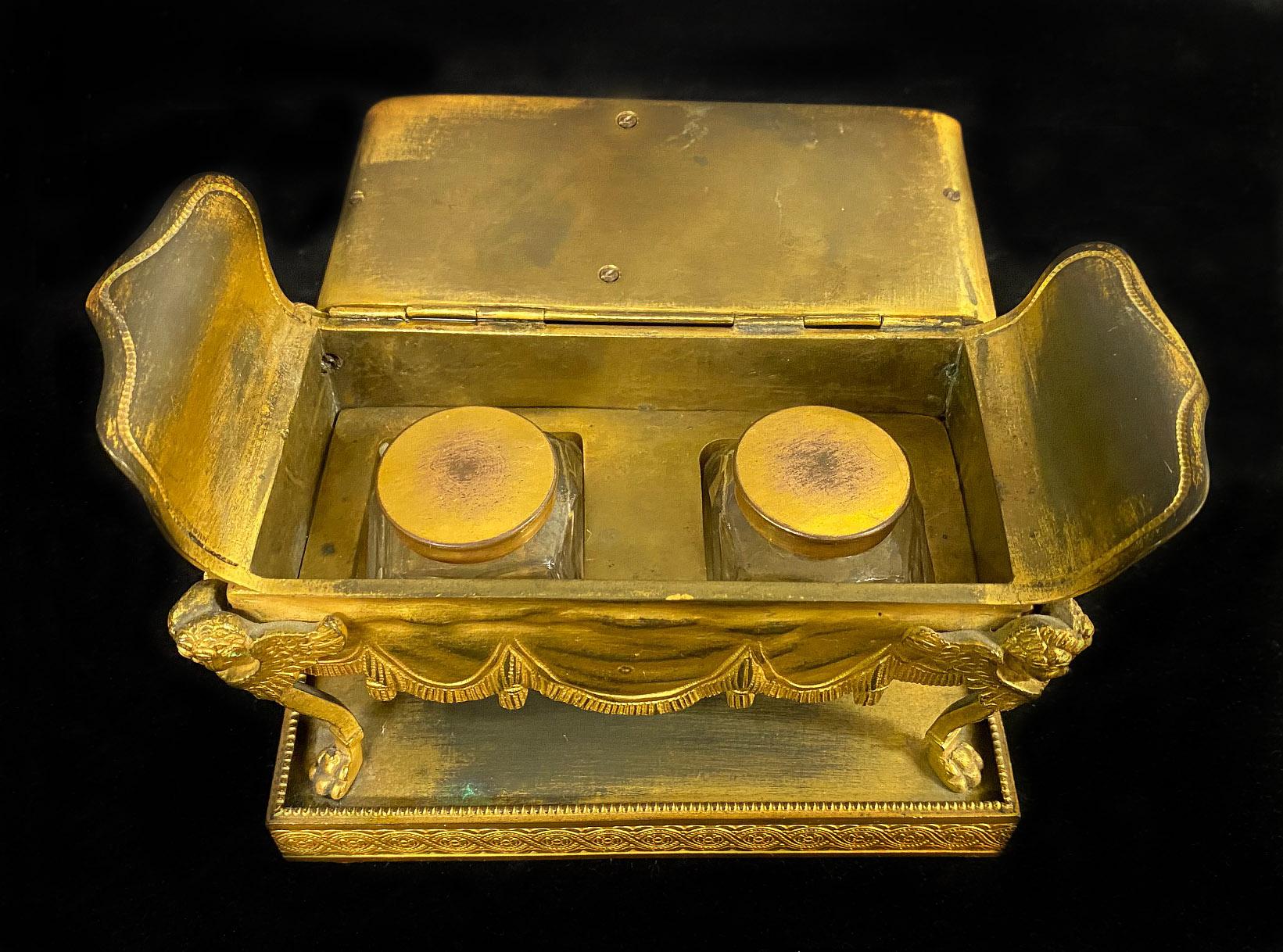 Belle Époque Beautiful Late 19th Century Gilt and Patina Bronze Inkwell For Sale