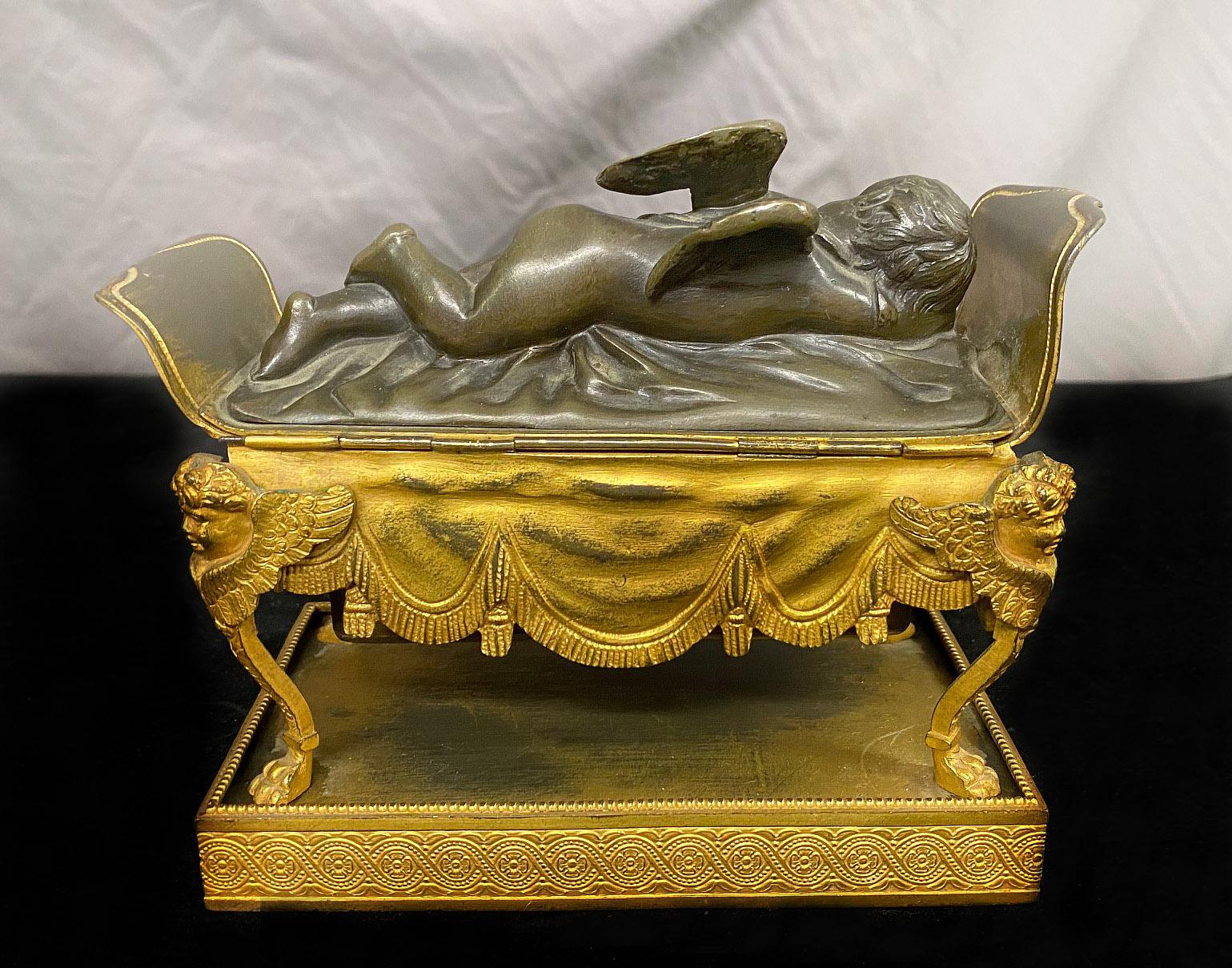 French Beautiful Late 19th Century Gilt and Patina Bronze Inkwell For Sale