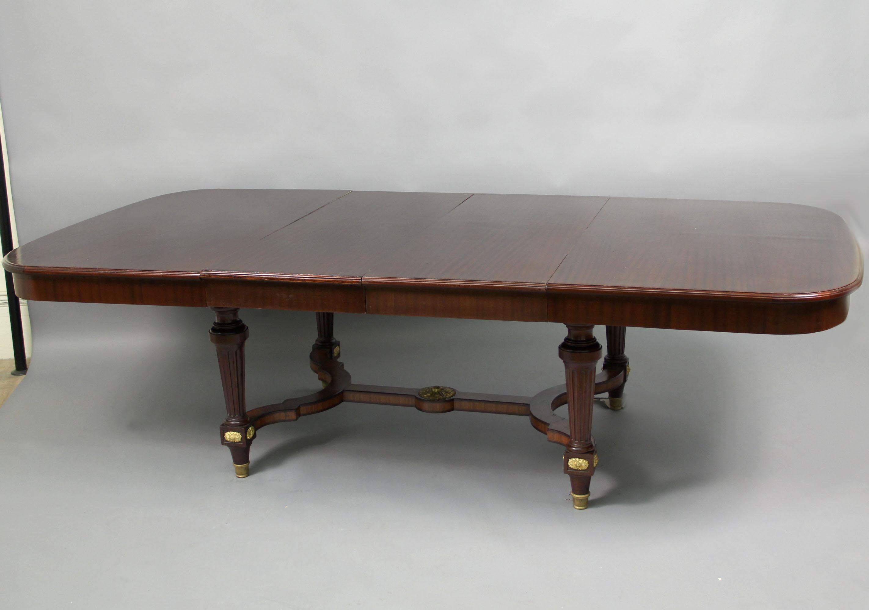 Beautiful Late 19th Century Gilt Bronze Mounted Louis XVI Style Dining Table For Sale 1