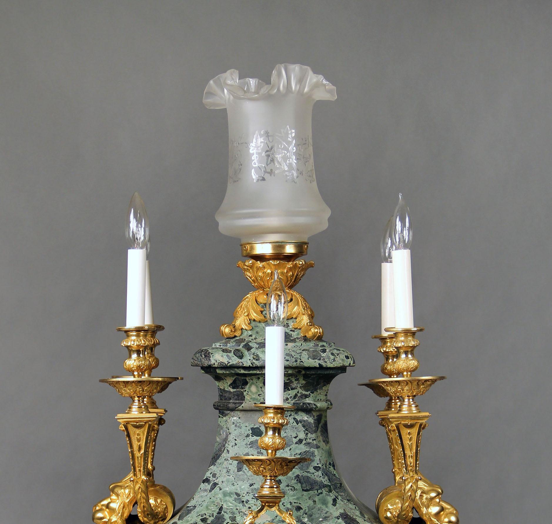 Girondale de Mármol Siete Luces Montado en Bronce Dorado en venta 2