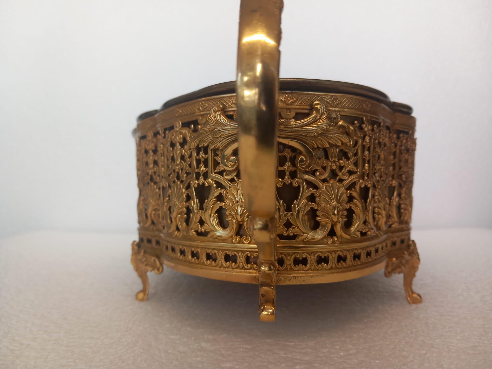 Bellissima jardinière francese di fine Ottocento in ormolu In condizioni ottime in vendita a London, GB