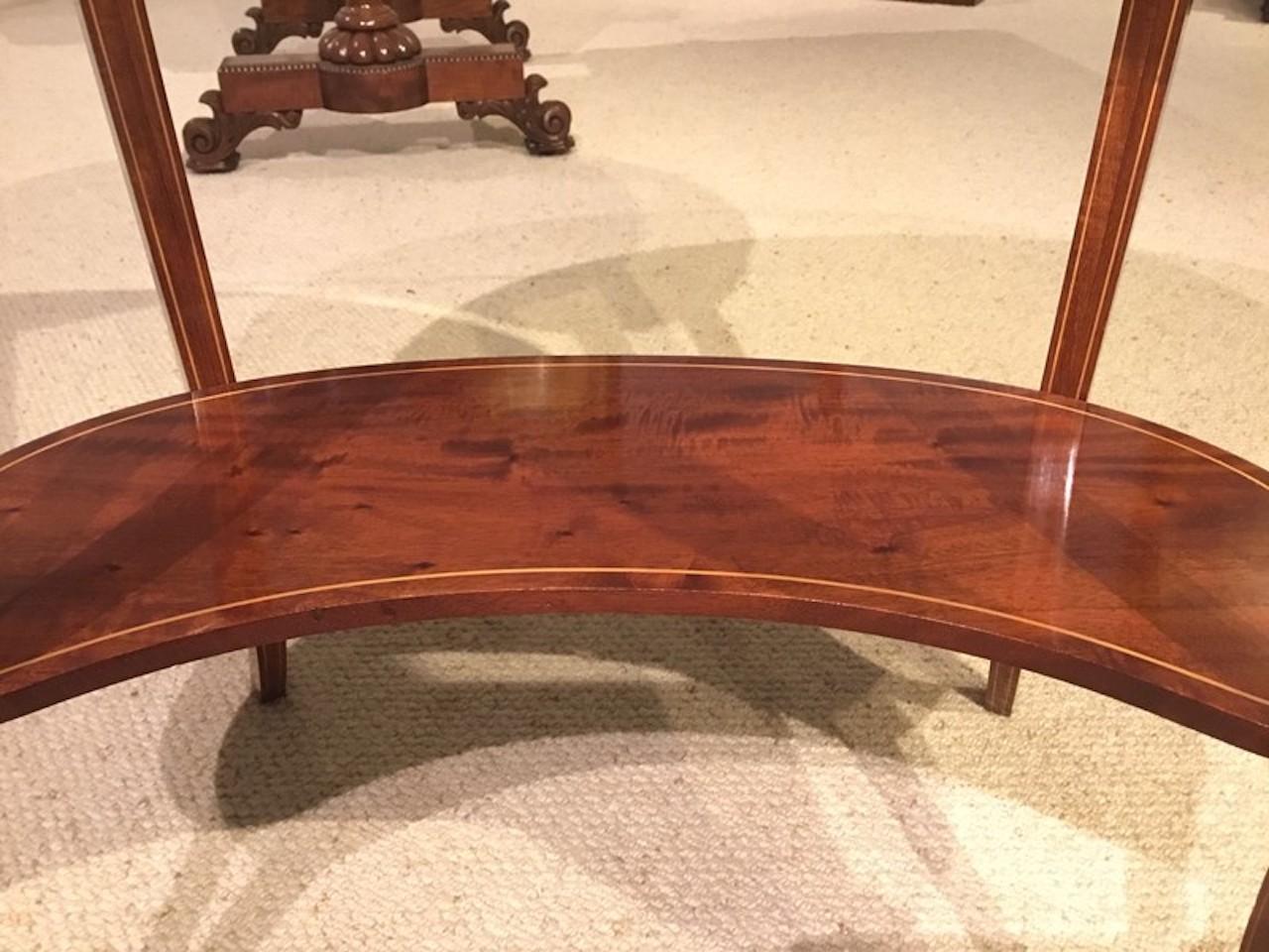 Beautiful Mahogany and Marquetry Inlaid Edwardian Period Kidney Shaped Table For Sale 3
