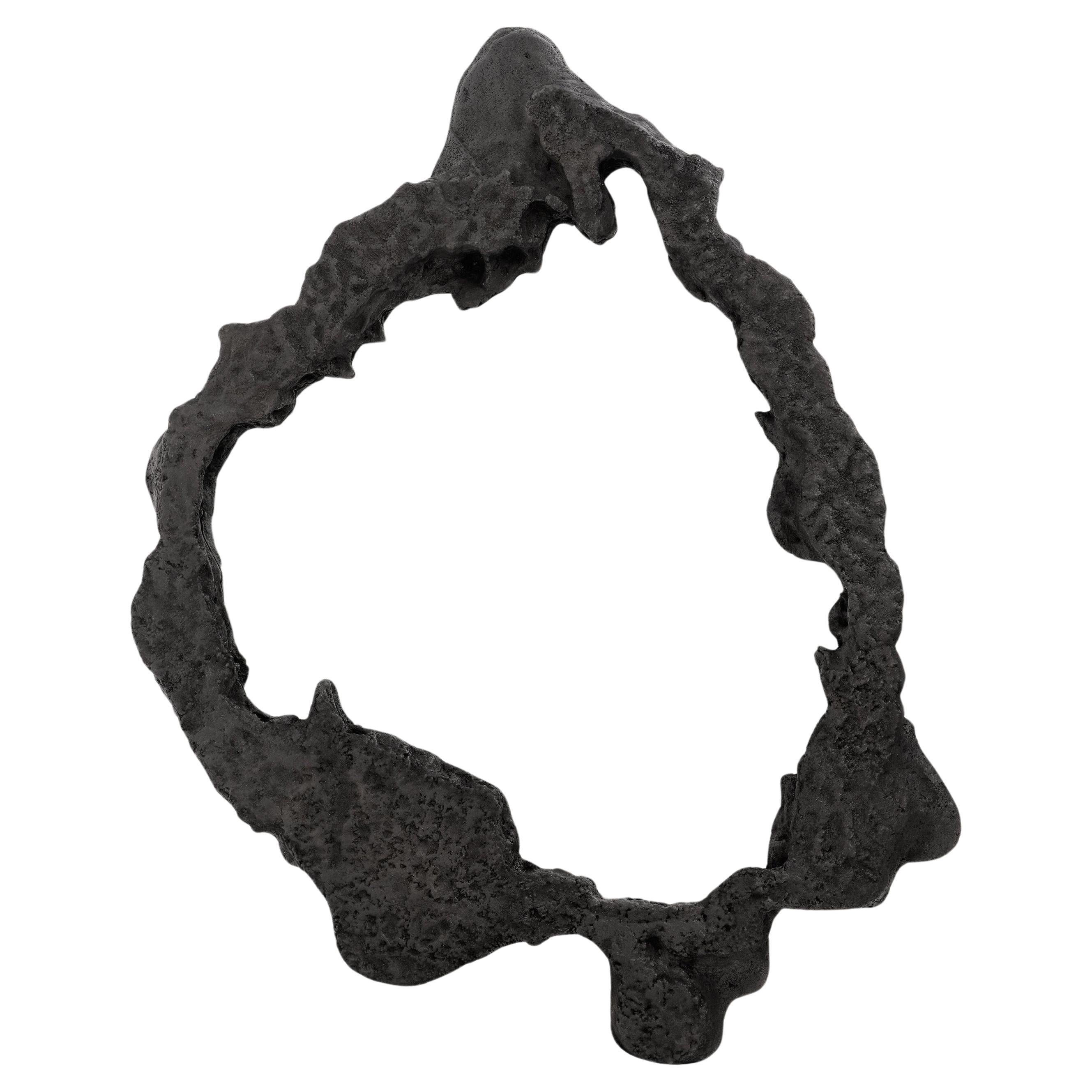 Une belle esprit • Miroir sculptural en pierre organique en noir par Odditi en vente
