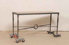 Schöner Mosaik-Konsolentisch mit Steinplatte, Eisensockel und durchbrochenem Stretcher