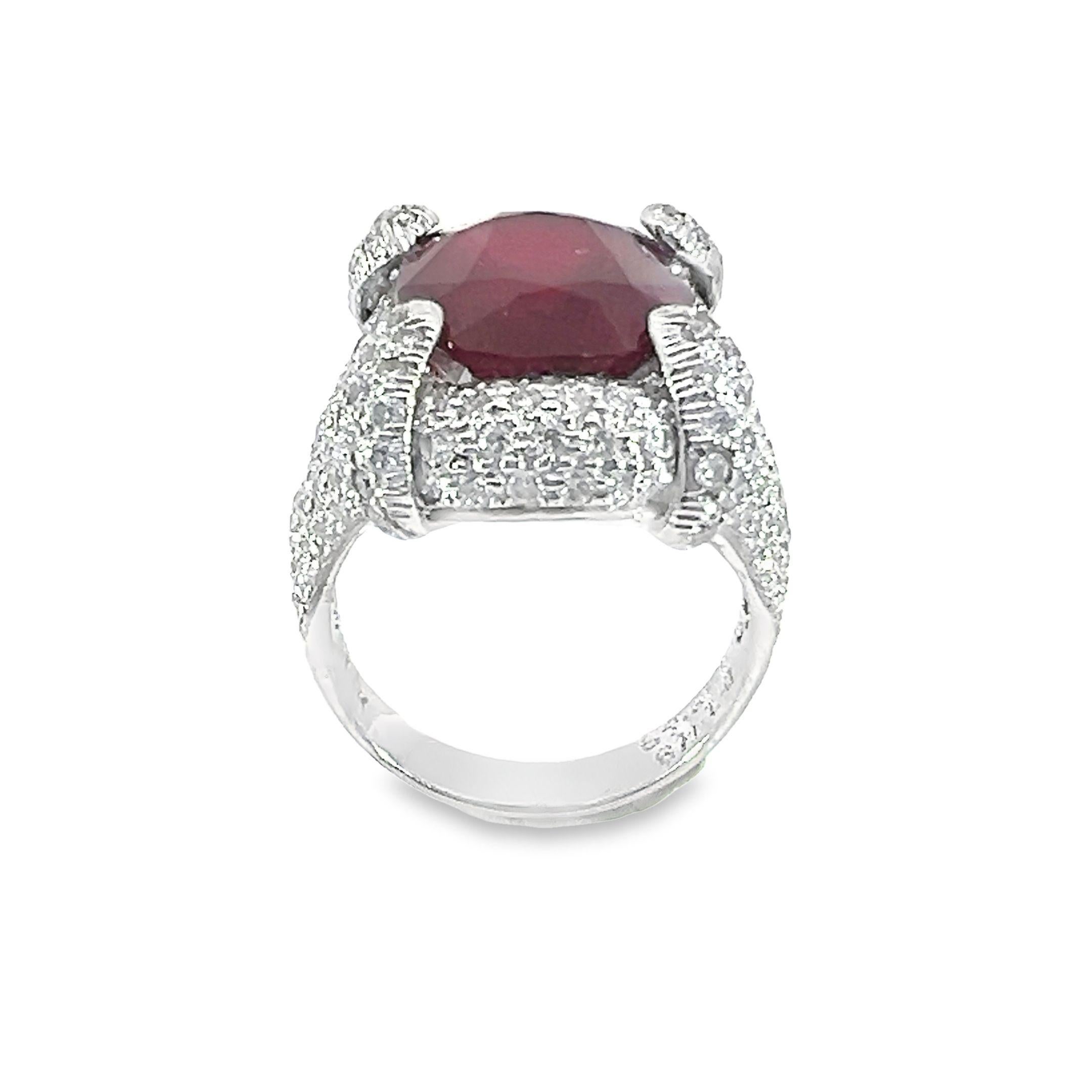A beautiful natural glass filled Ruby Diamond ring set in 18Kt gold In New Condition For Sale In New York, NY