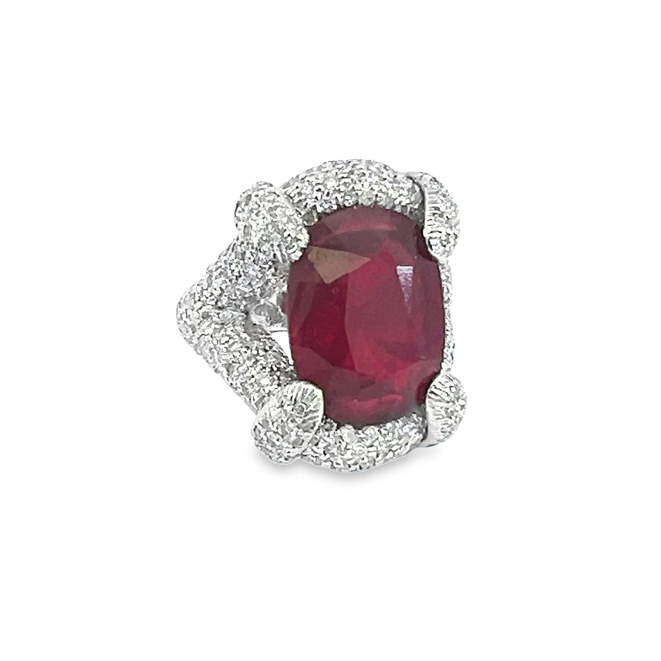 Ein wunderschöner Ring mit Rubin und Diamant in 18 Karat Gold gefasst in natürlichem Glas im Angebot 1