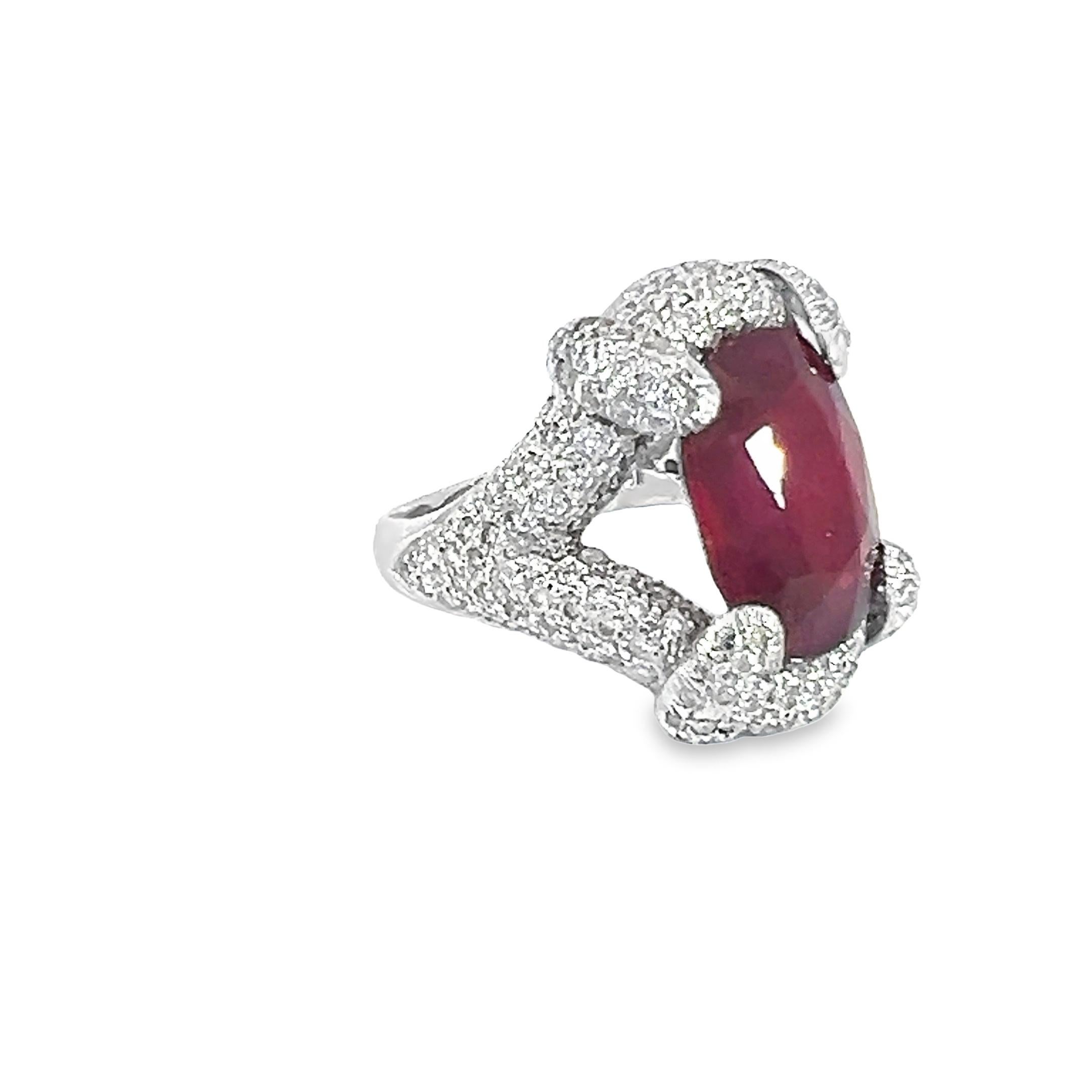 A beautiful natural glass filled Ruby Diamond ring set in 18Kt gold For Sale 4