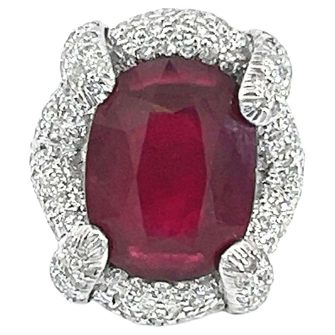 Ein wunderschöner Ring mit Rubin und Diamant in 18 Karat Gold gefasst in natürlichem Glas im Angebot