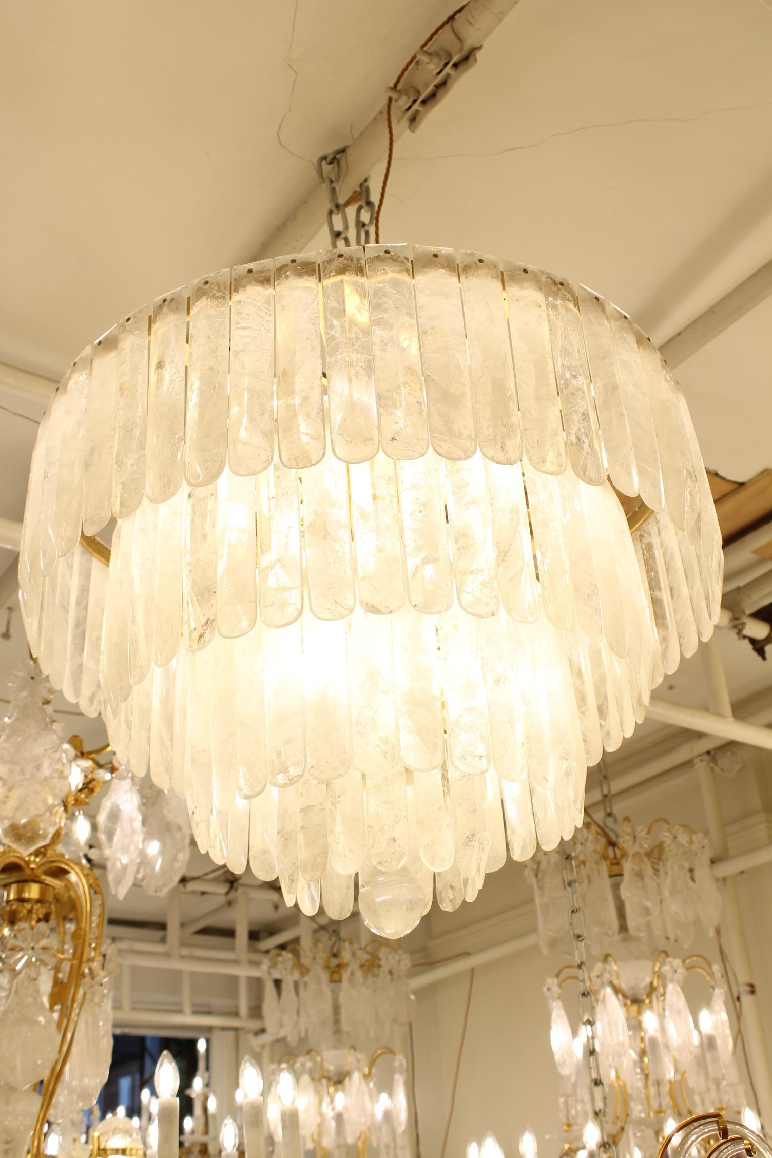 Britannico Un bellissimo lampadario a 4 livelli in cristallo di rocca in vendita
