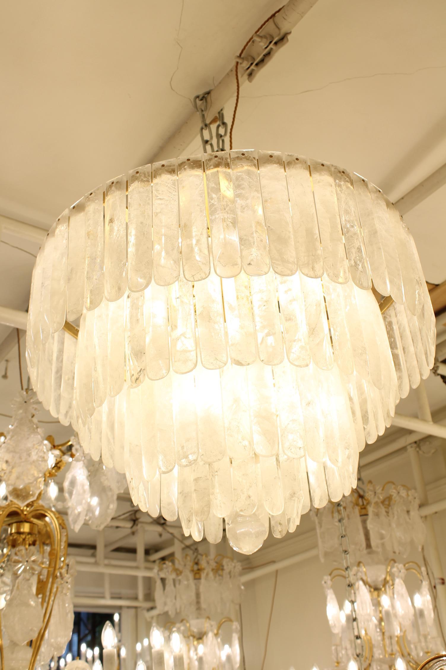 Un bellissimo lampadario a 4 livelli in cristallo di rocca In condizioni Nuovo in vendita a London, GB