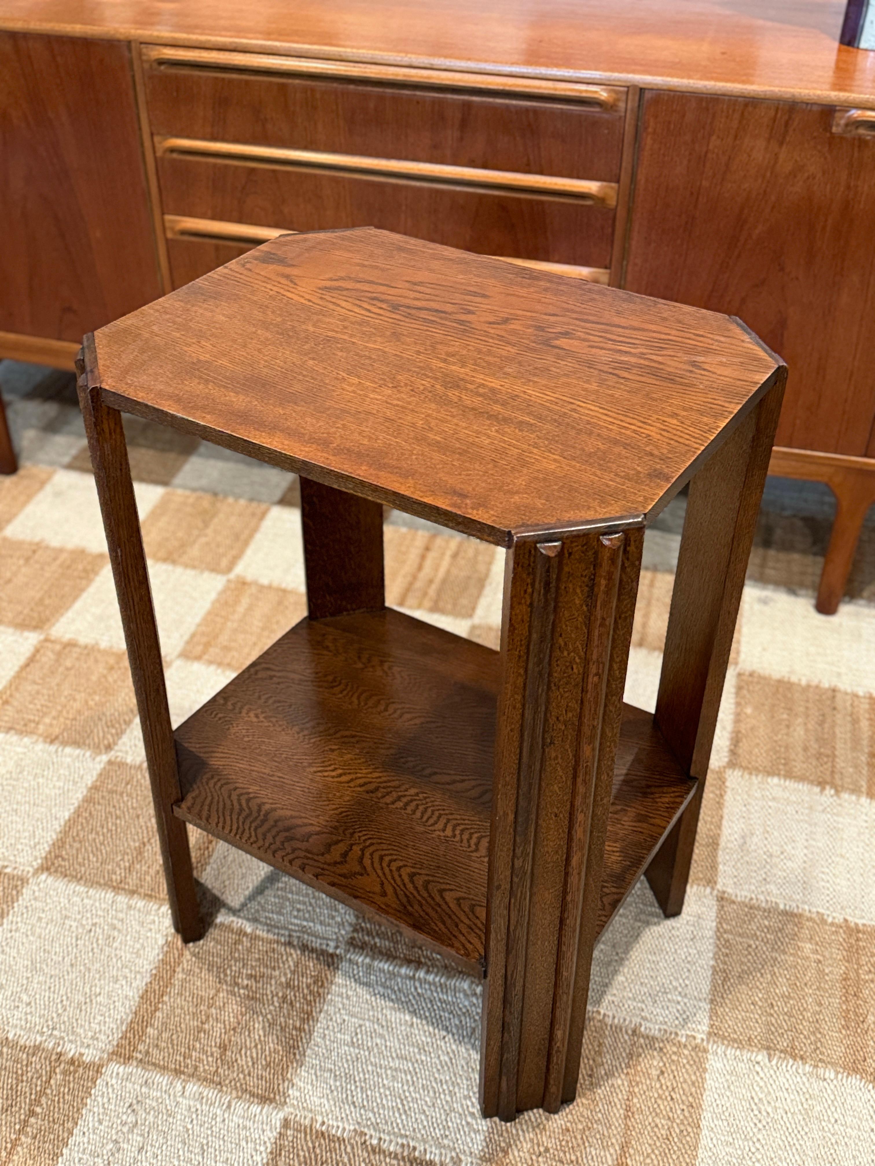 Schöner originaler Art-Deco-Beistelltisch, ca. 1940er Jahre im Angebot 1