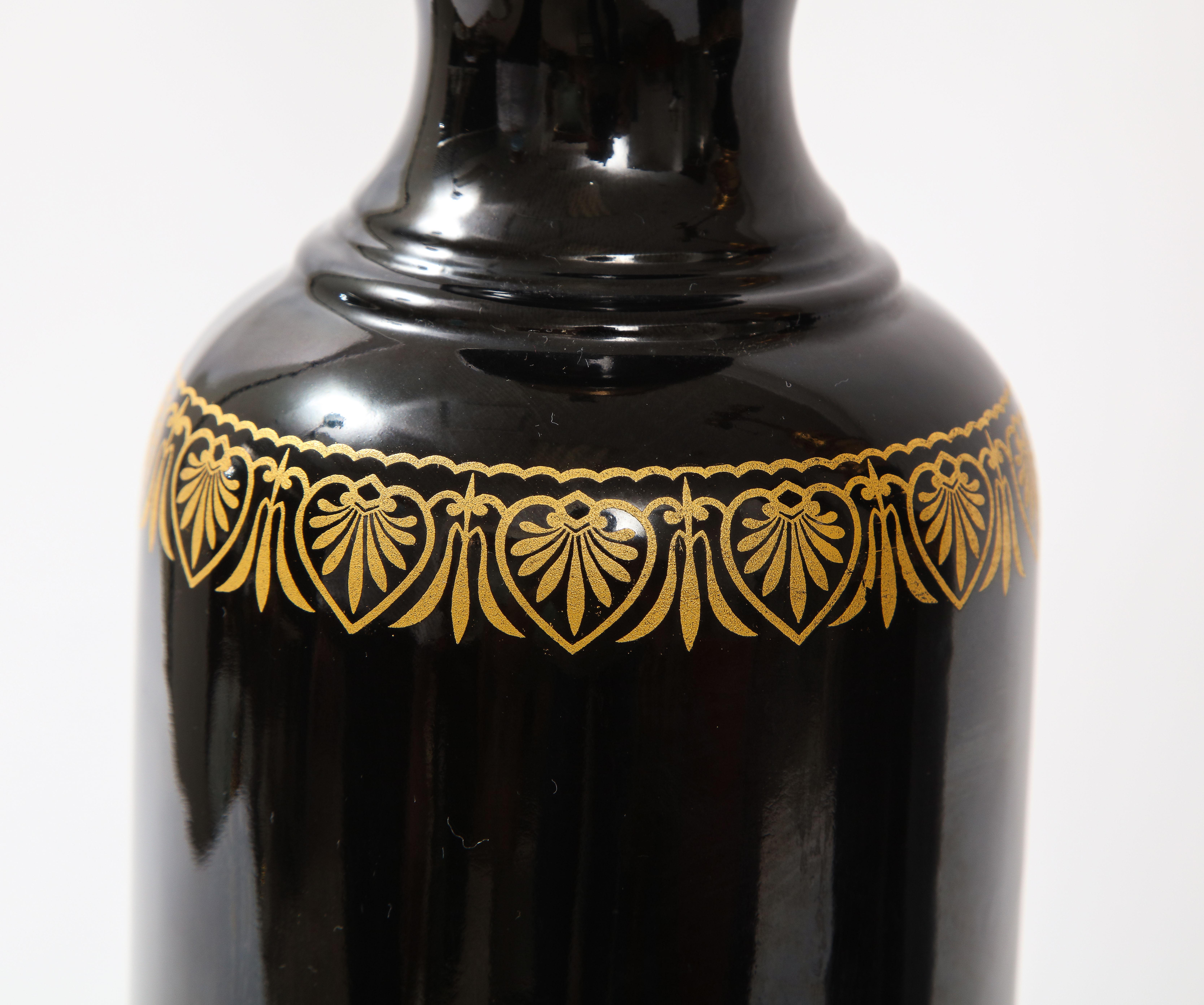 Magnifique paire de lampes françaises en cristal d'améthyste noire montées sur bronze doré Bon état - En vente à New York, NY
