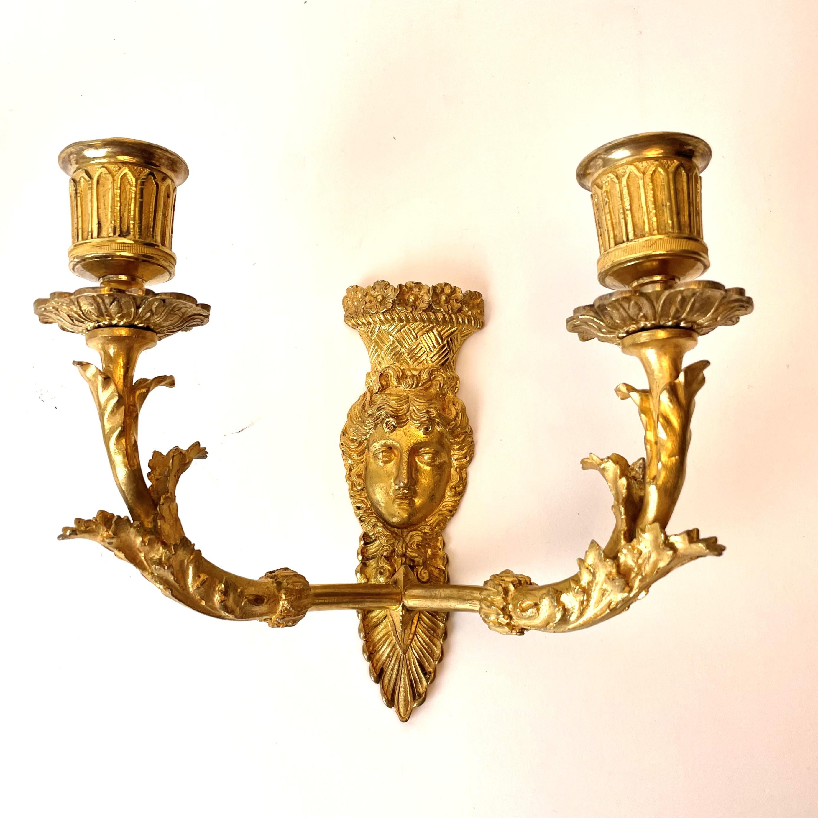 Une belle paire d'appliques Empire en bronze doré des années 1820 Bon état - En vente à Knivsta, SE