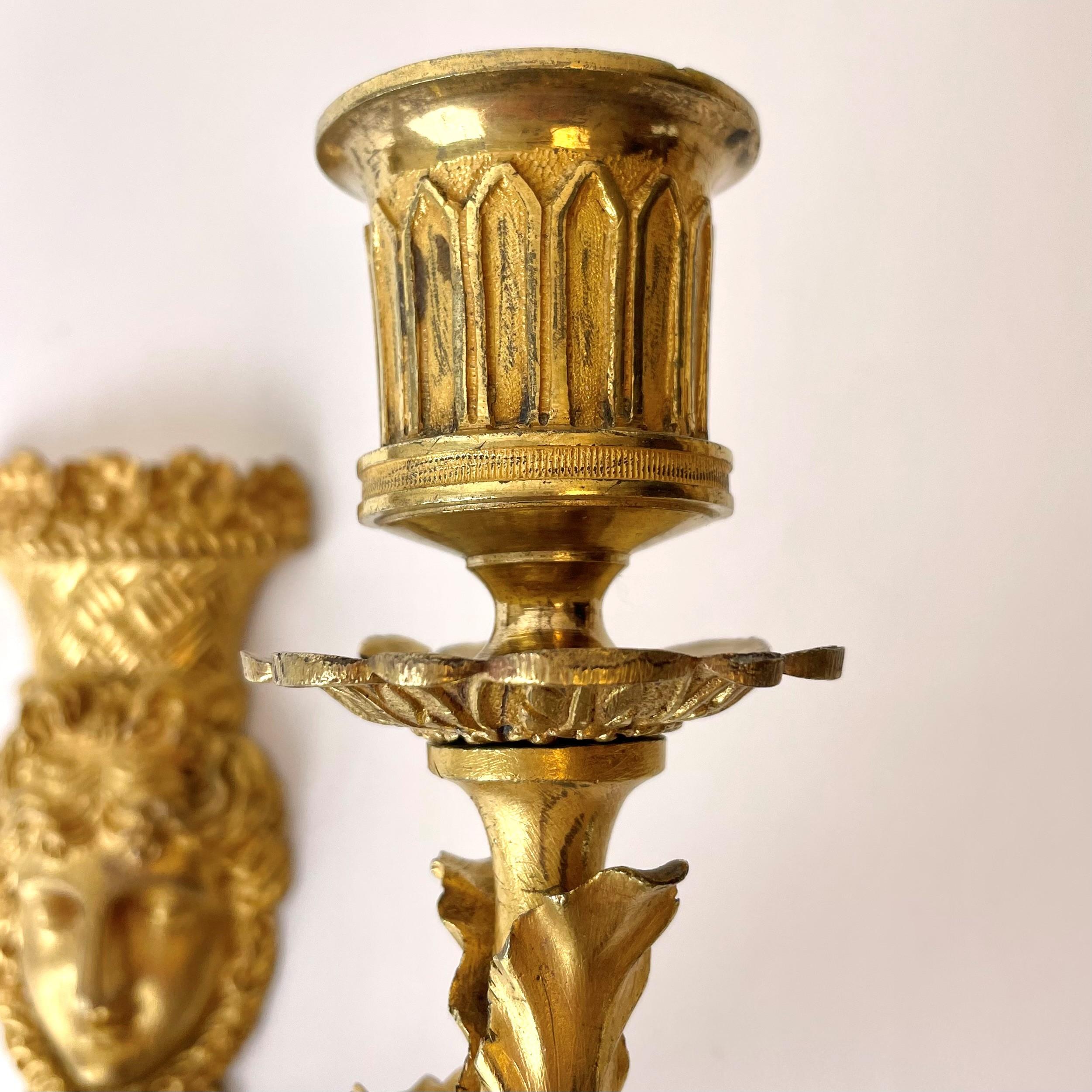 Une belle paire d'appliques Empire en bronze doré des années 1820 en vente 1